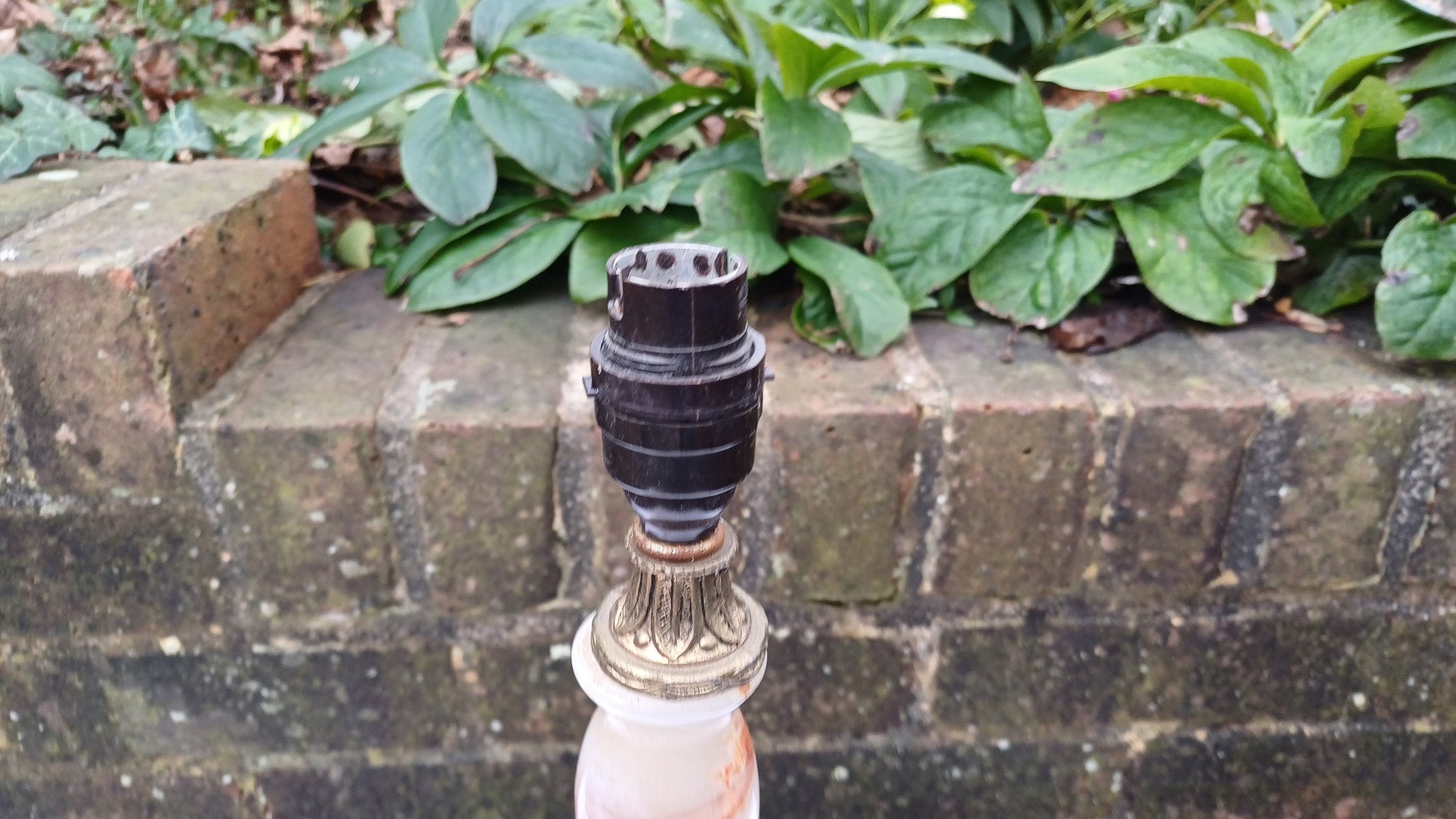 Very attractive Vintage Brass and Onyx Retro Lamp - traditional style but retro - good size 38cm tall and working condition