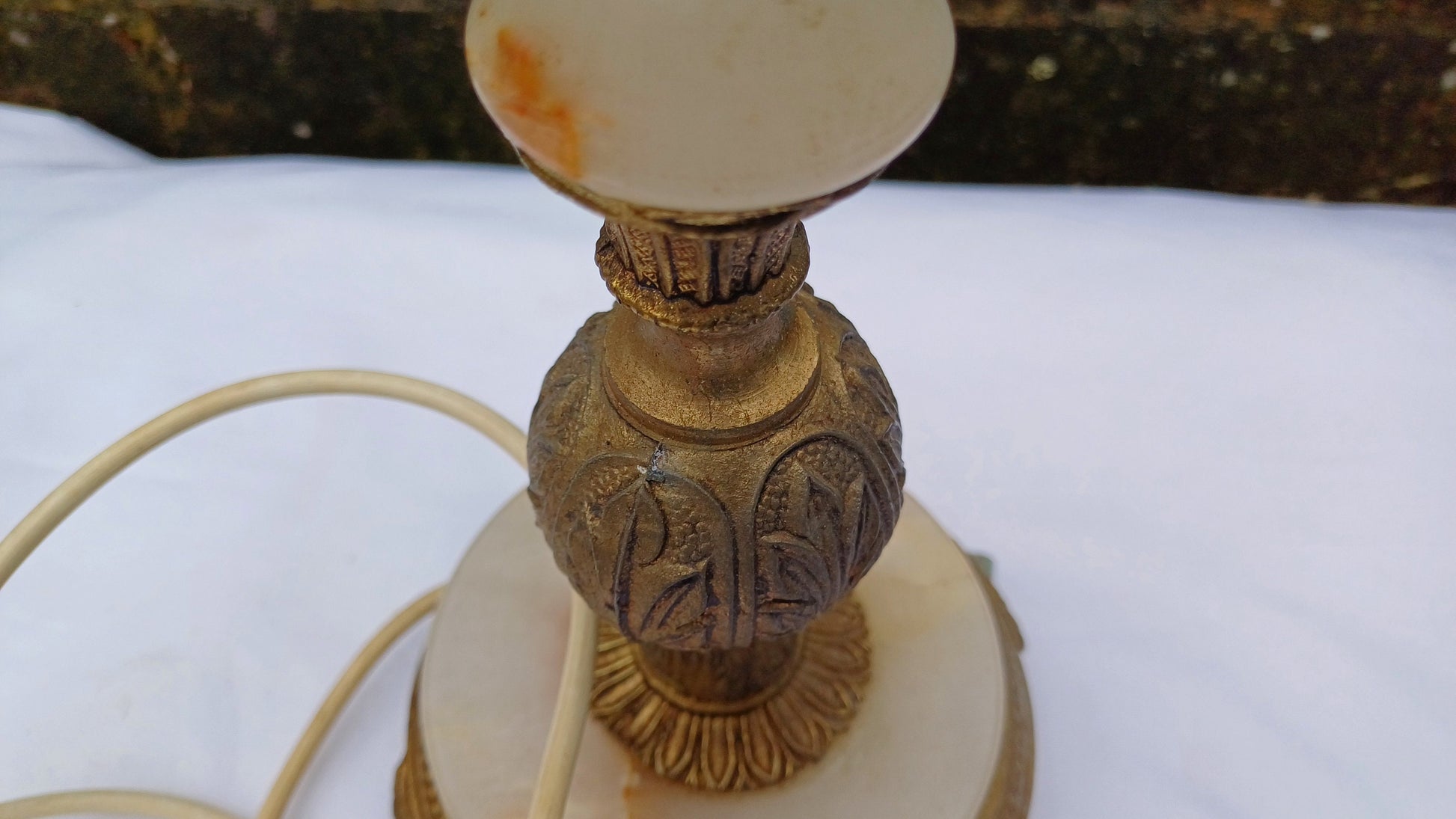 Very attractive Vintage Brass and Onyx Retro Lamp - traditional style but retro - good size 38cm tall and working condition