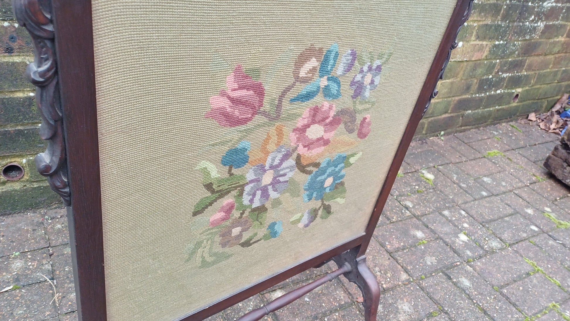 Superb Vintage Mahogany Victorian Tapestry Glazed Fire Screen Ball and Claw Feet