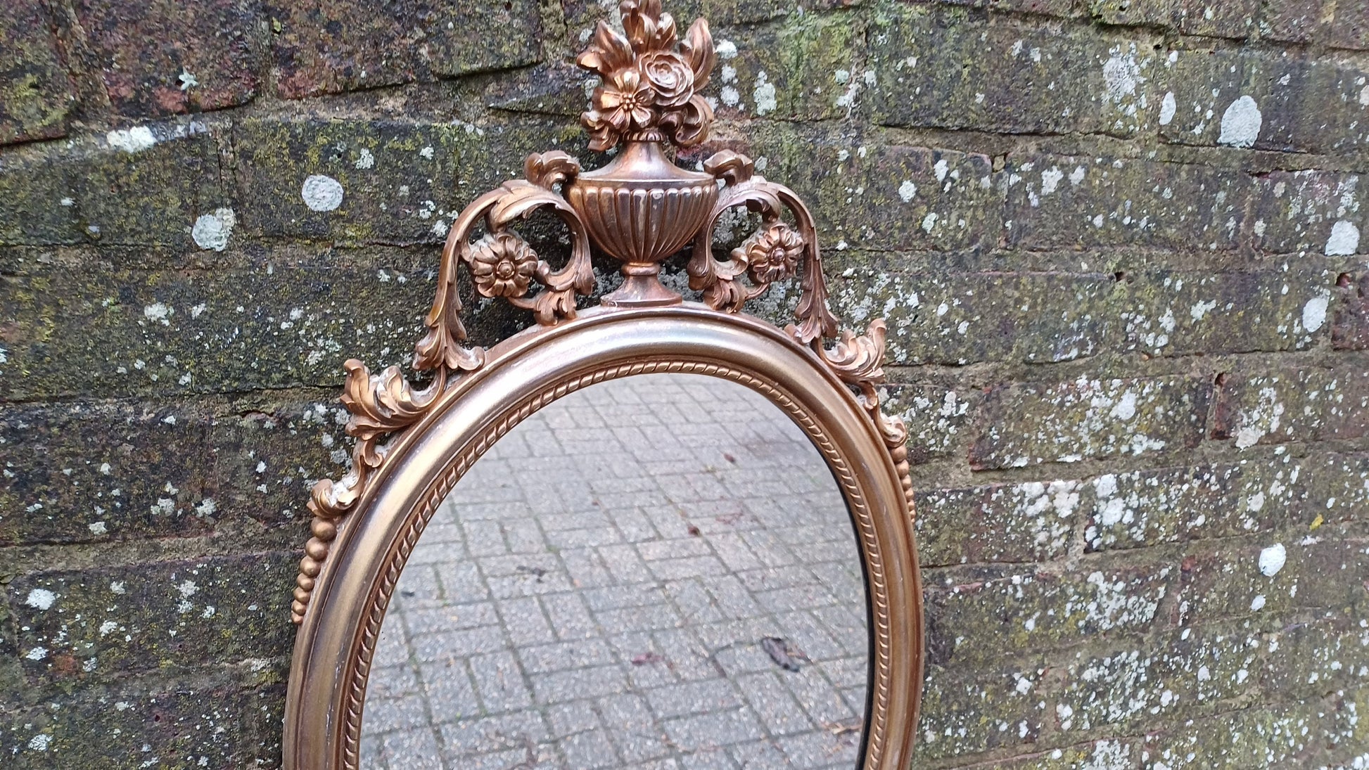 Large Classic 1970s Ornate Gold Gilt Oval Wall Mirror.