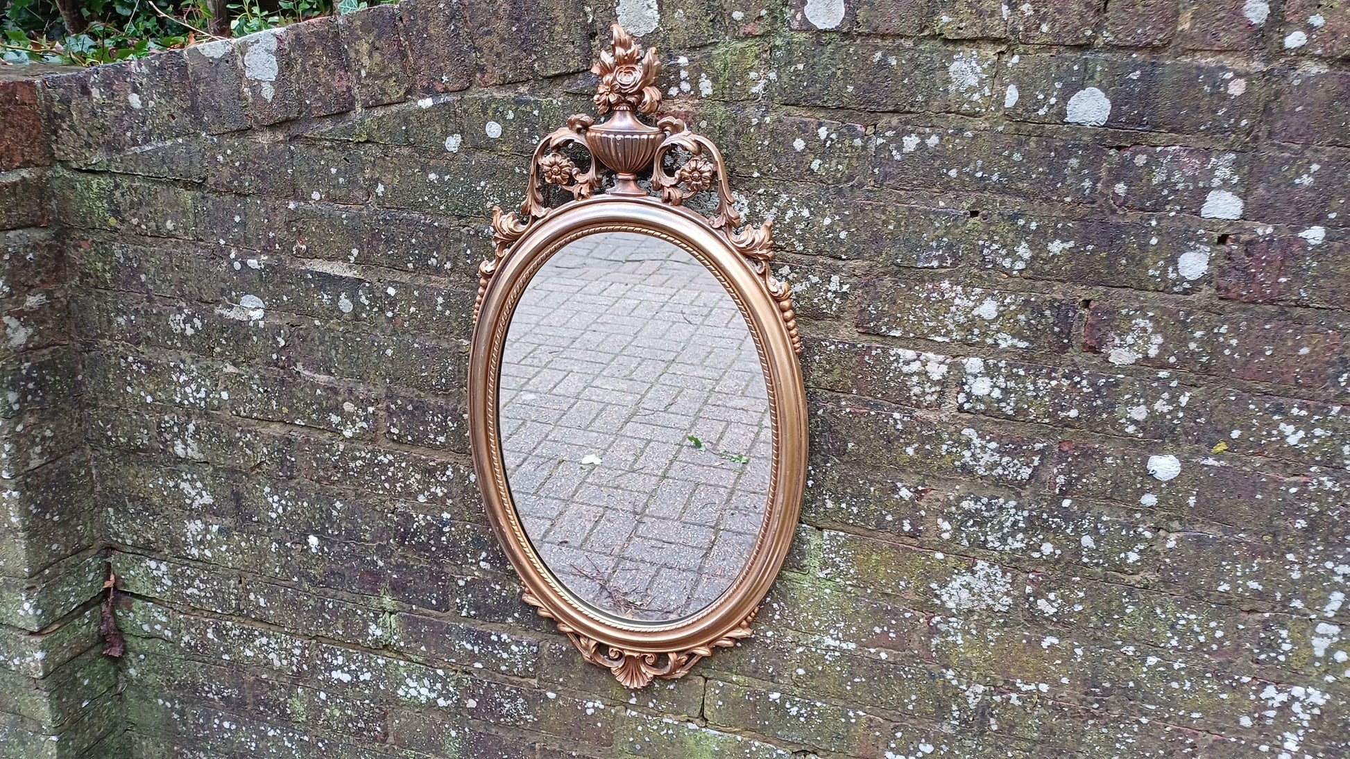 Large Classic 1970s Ornate Gold Gilt Oval Wall Mirror.
