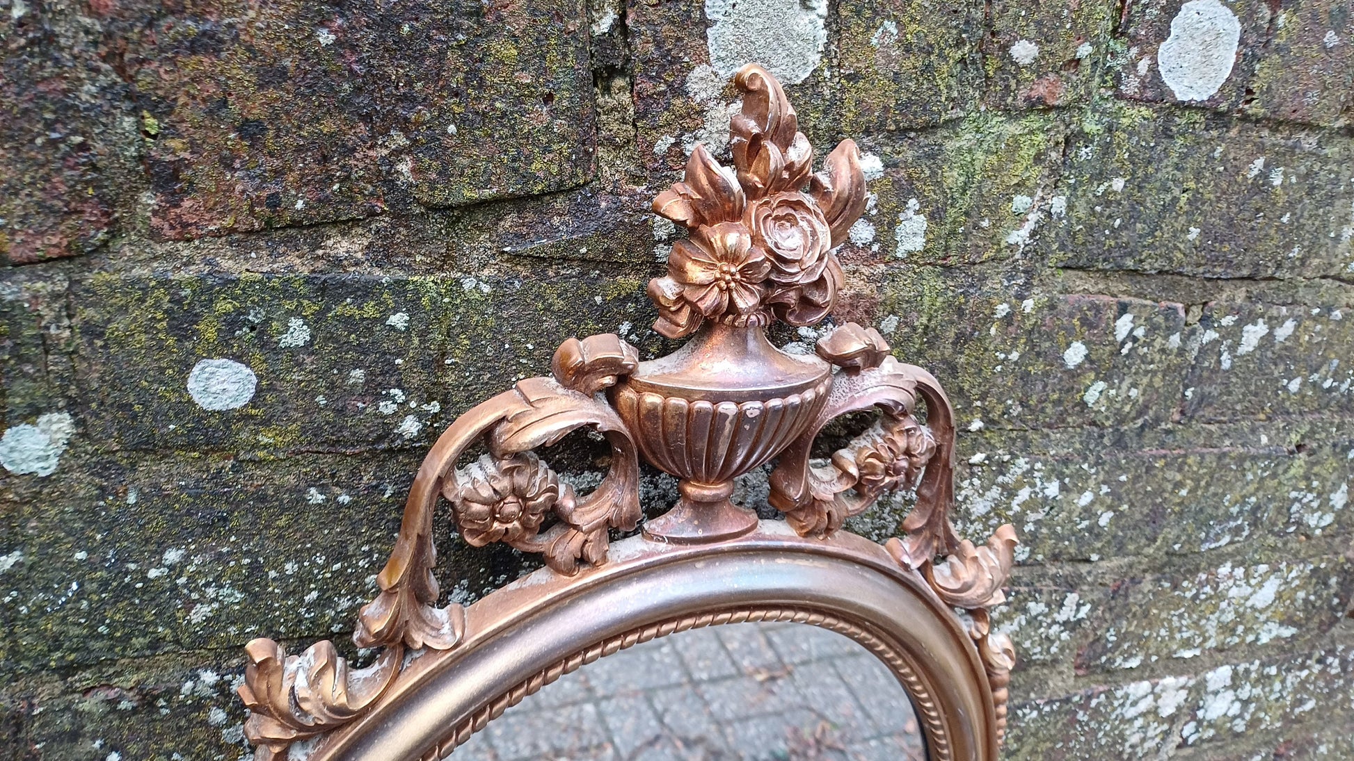 Large Classic 1970s Ornate Gold Gilt Oval Wall Mirror.