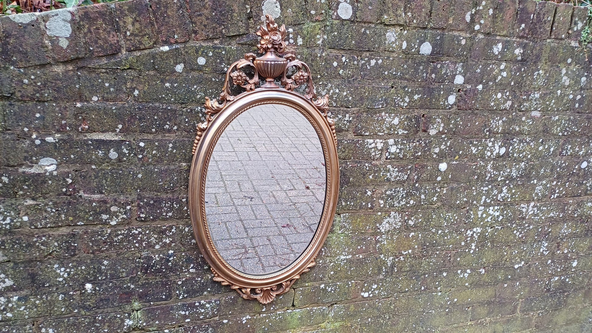 Large Classic 1970s Ornate Gold Gilt Oval Wall Mirror.