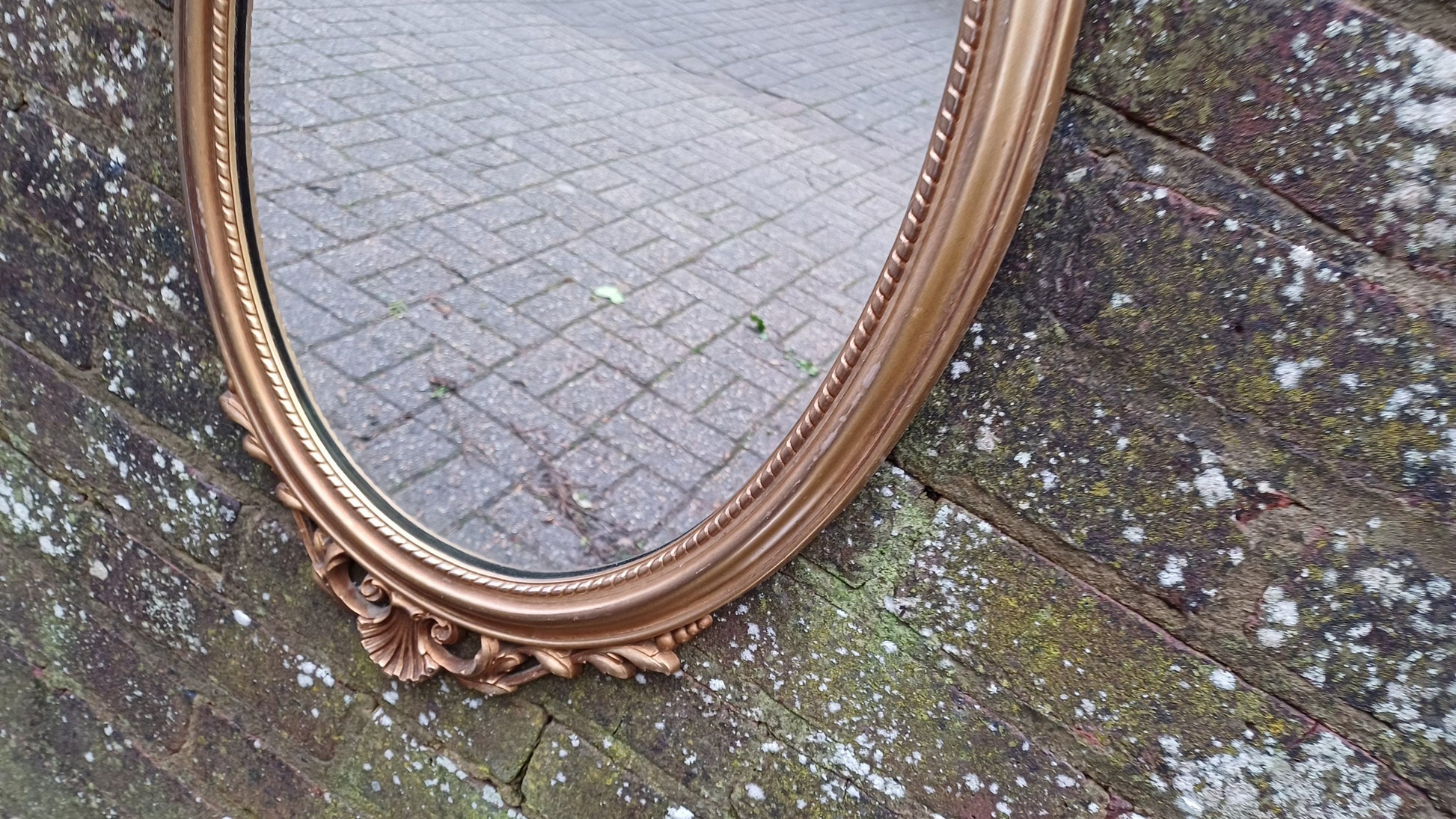 Large Classic 1970s Ornate Gold Gilt Oval Wall Mirror.