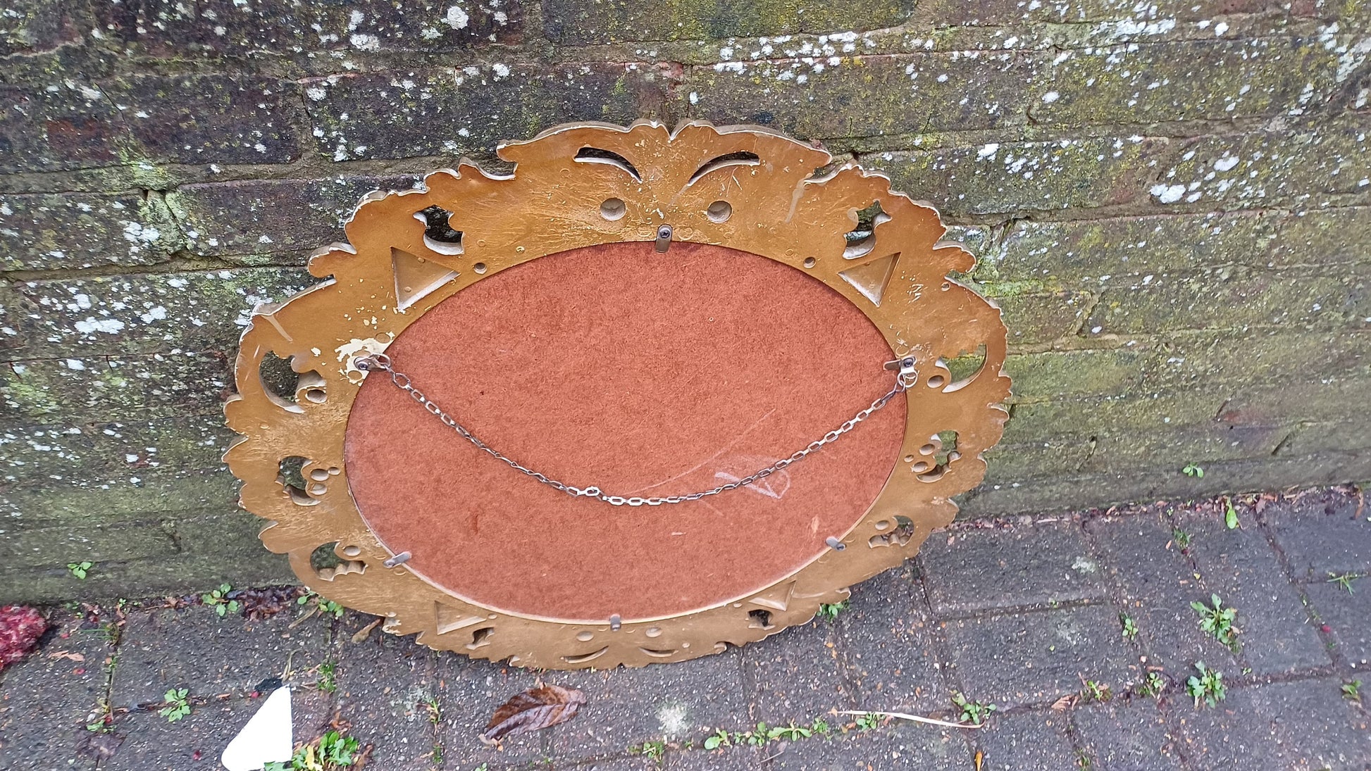 Large Classic 1970s Ornate Gold Gilt Round Mirror.