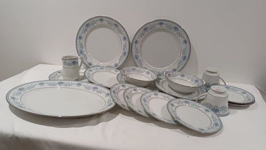 Noritaki Blue Hill - Part Dinner Service - 19 pieces incl meat plate - excellent condition