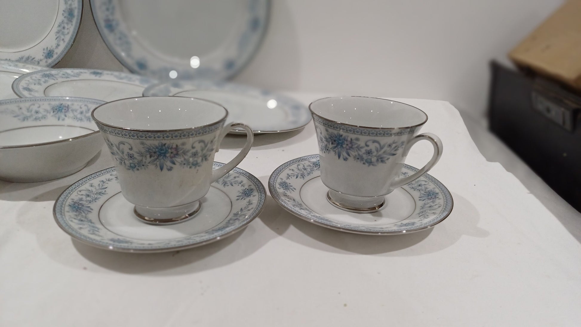 Noritake Blue Hill Part Dinner Service 20 pieces - excellent condition