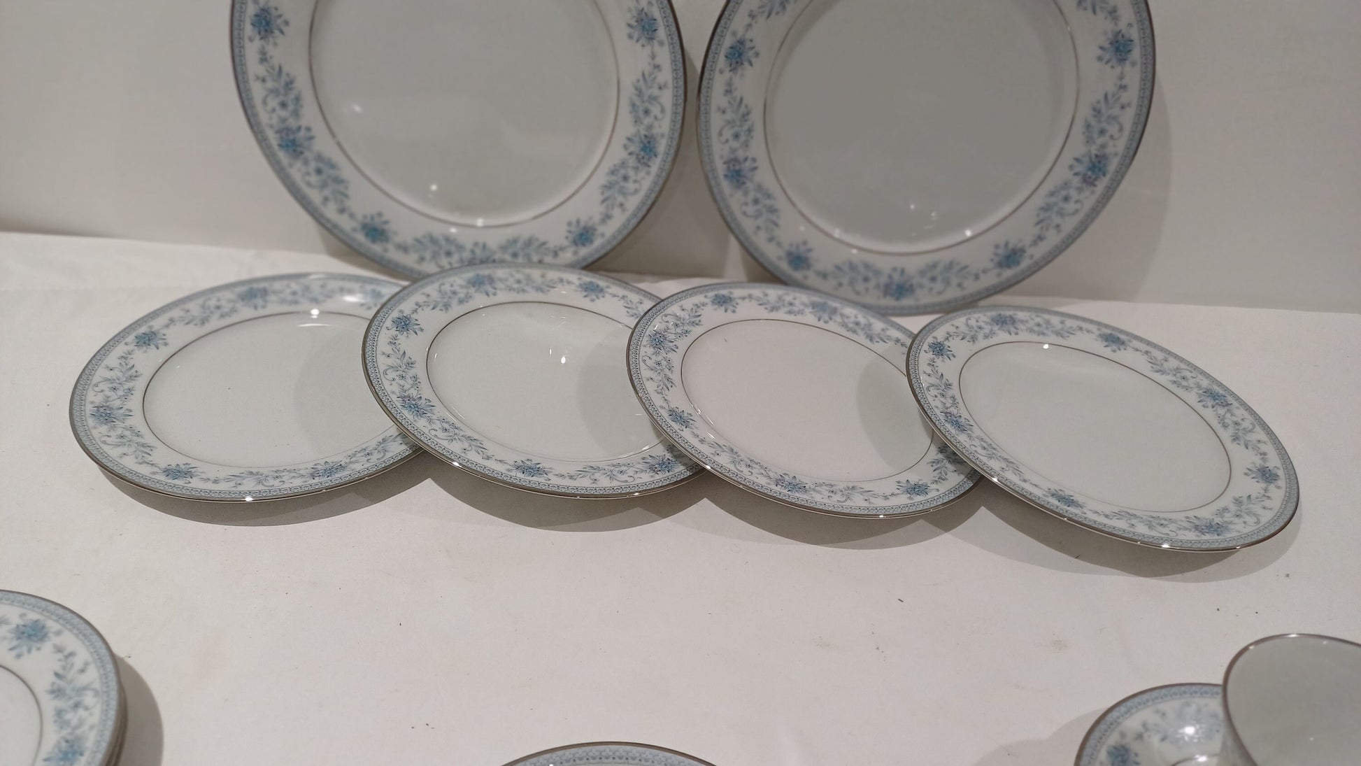 Noritake Blue Hill Part Dinner Service 20 pieces - excellent condition
