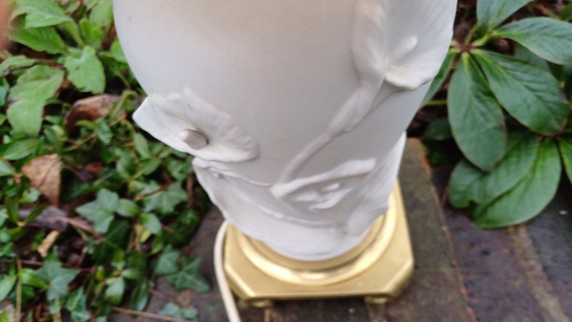 Elegant Vintage Ceramic Lamp with Shade and Moulded Flower Motif Base on Brass Base. Quality Lamp. Working Condition.