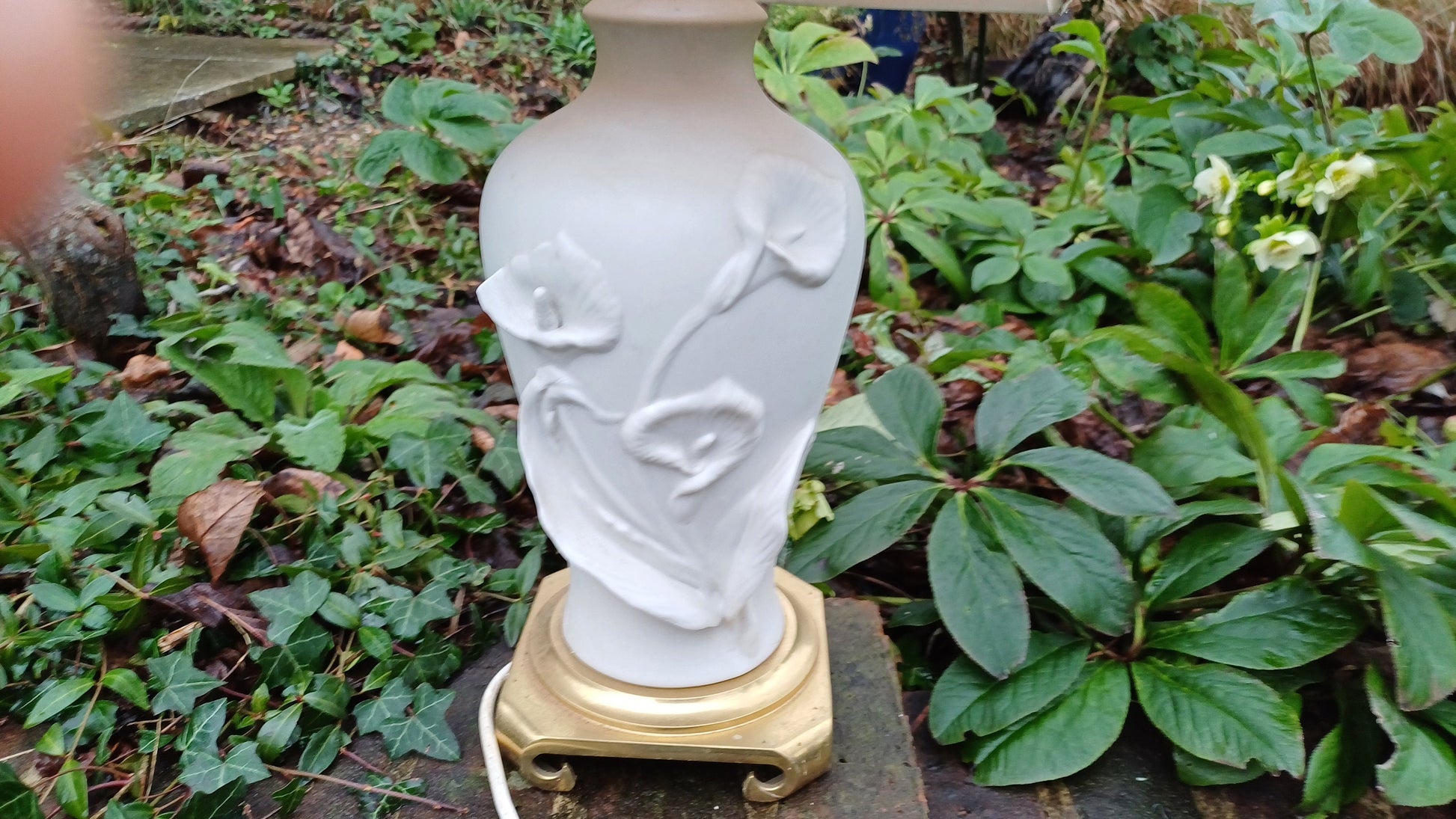 Elegant Vintage Ceramic Lamp with Shade and Moulded Flower Motif Base on Brass Base. Quality Lamp. Working Condition.