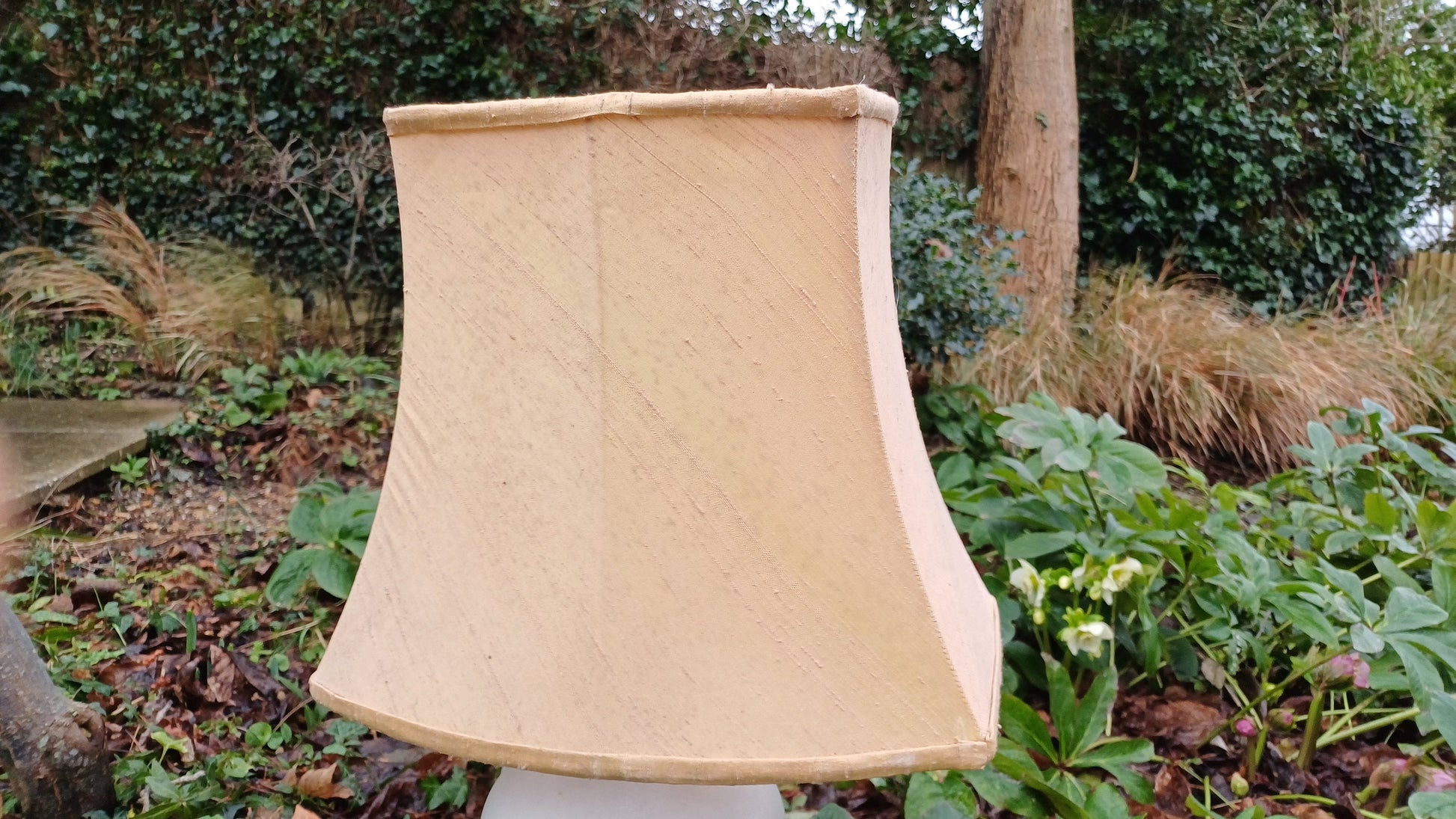 Elegant Vintage Ceramic Lamp with Shade and Moulded Flower Motif Base on Brass Base. Quality Lamp. Working Condition.