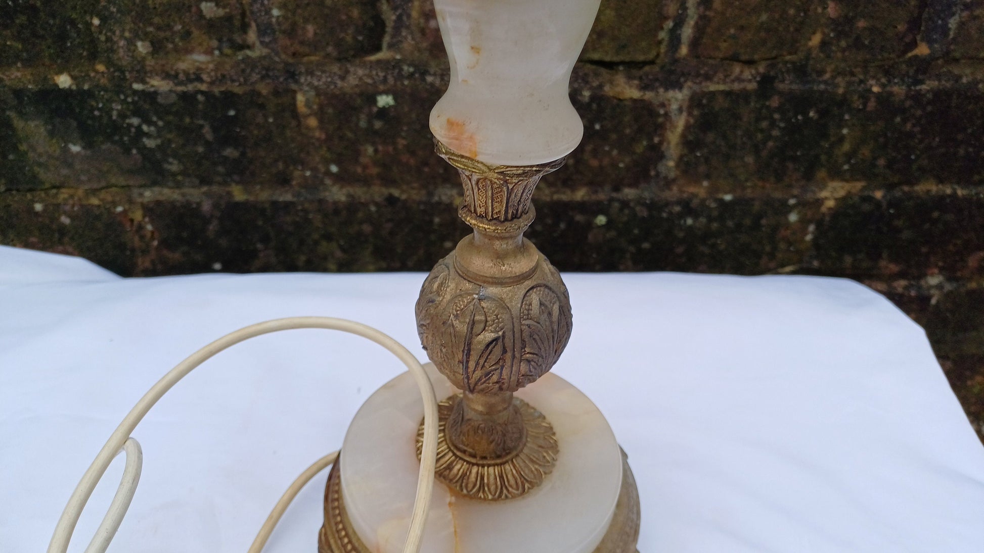Very attractive Vintage Brass and Onyx Retro Lamp - traditional style but retro - good size 38cm tall and working condition