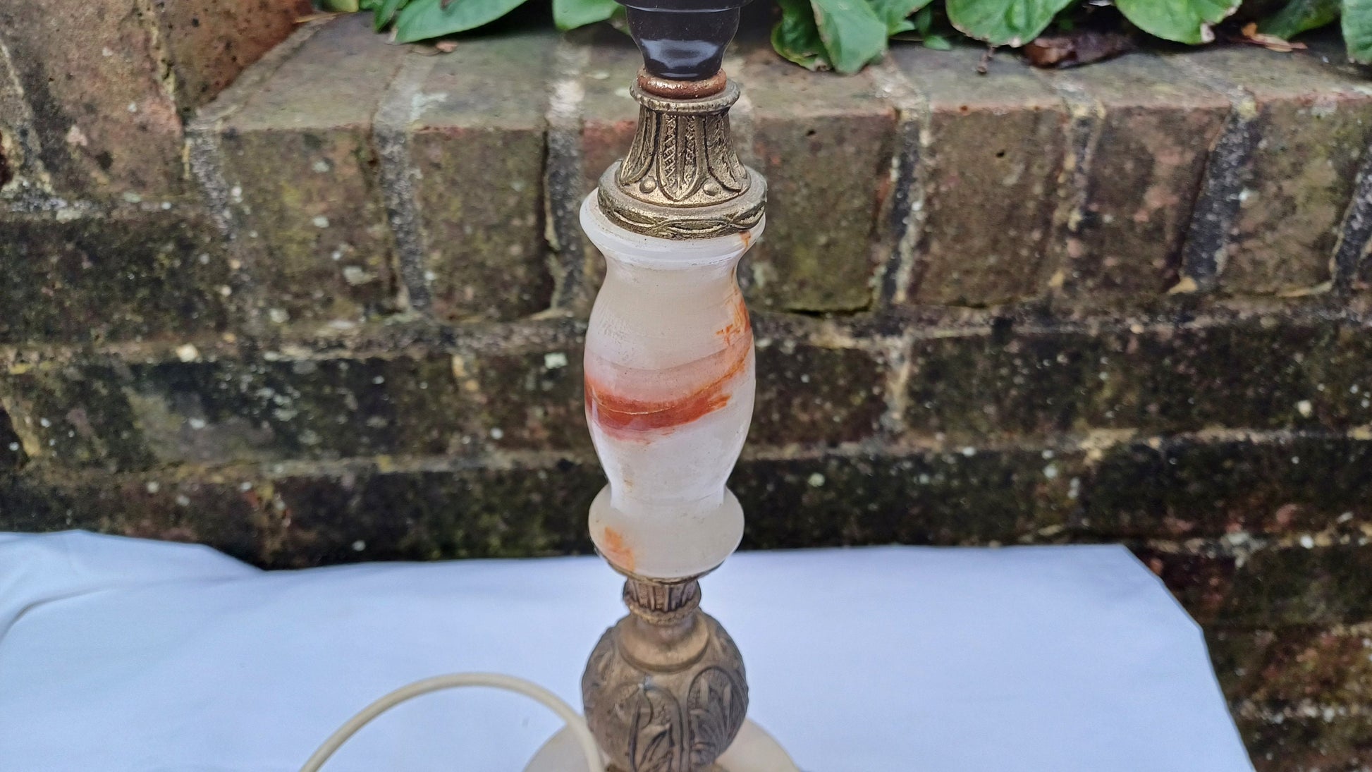 Very attractive Vintage Brass and Onyx Retro Lamp - traditional style but retro - good size 38cm tall and working condition