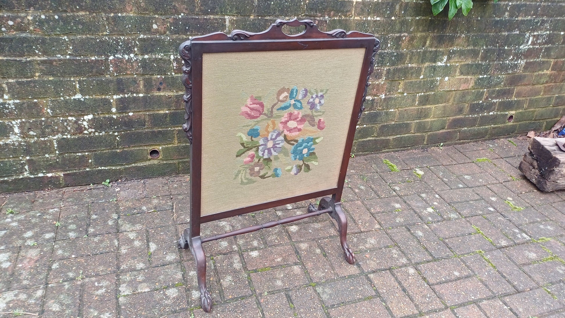 Superb Vintage Mahogany Victorian Tapestry Glazed Fire Screen Ball and Claw Feet