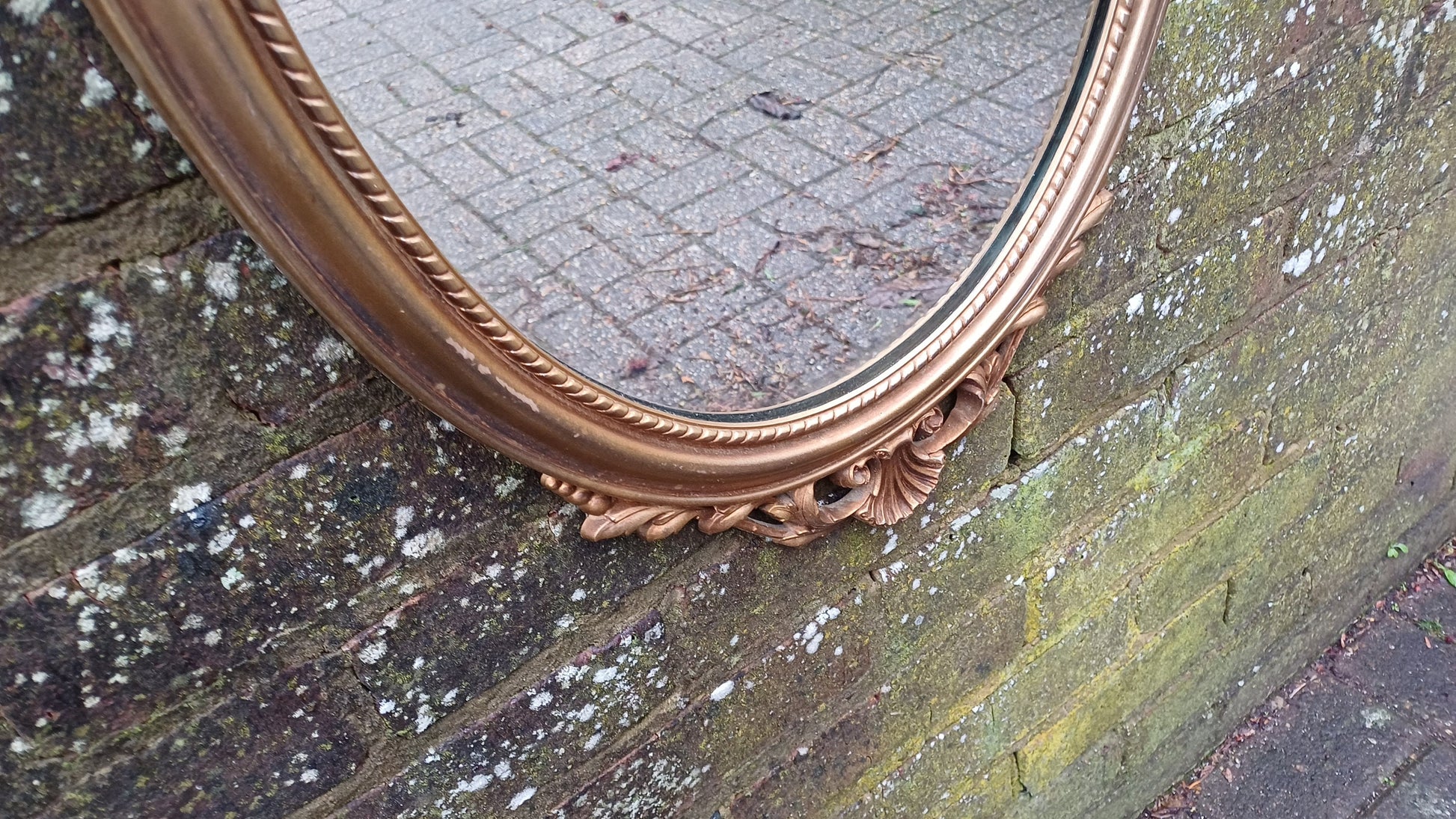 Large Classic 1970s Ornate Gold Gilt Oval Wall Mirror.