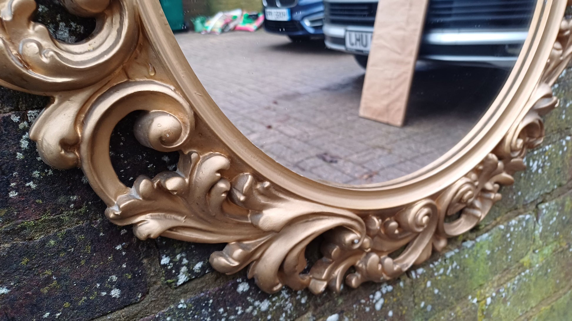 Large Classic 1970s Ornate Gold Gilt Round Mirror.