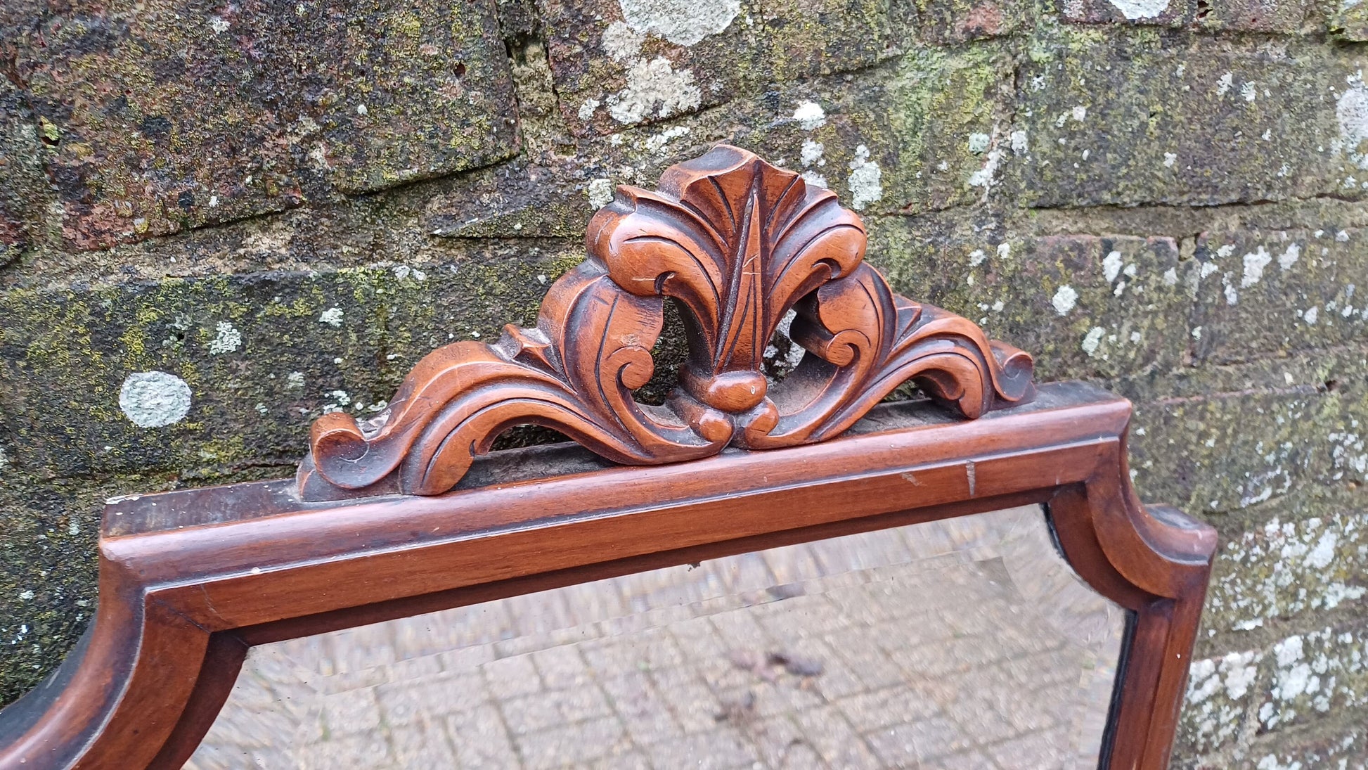 Superb Imposing Victorian Mahogany Wall Mirror Superb Quality. 99 x 47 cm