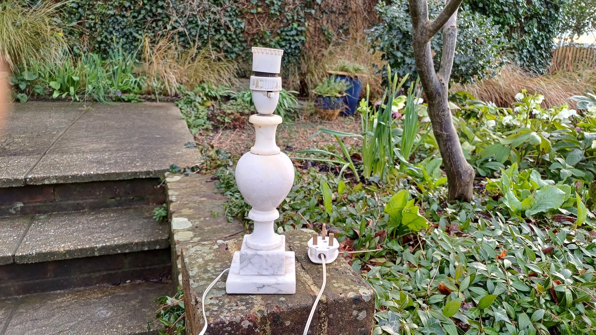 Gorgeous vintage grey / gray and white Alabaster (Marble, Onyx) Table Lamp - working table lamp - classic style Made In Italy