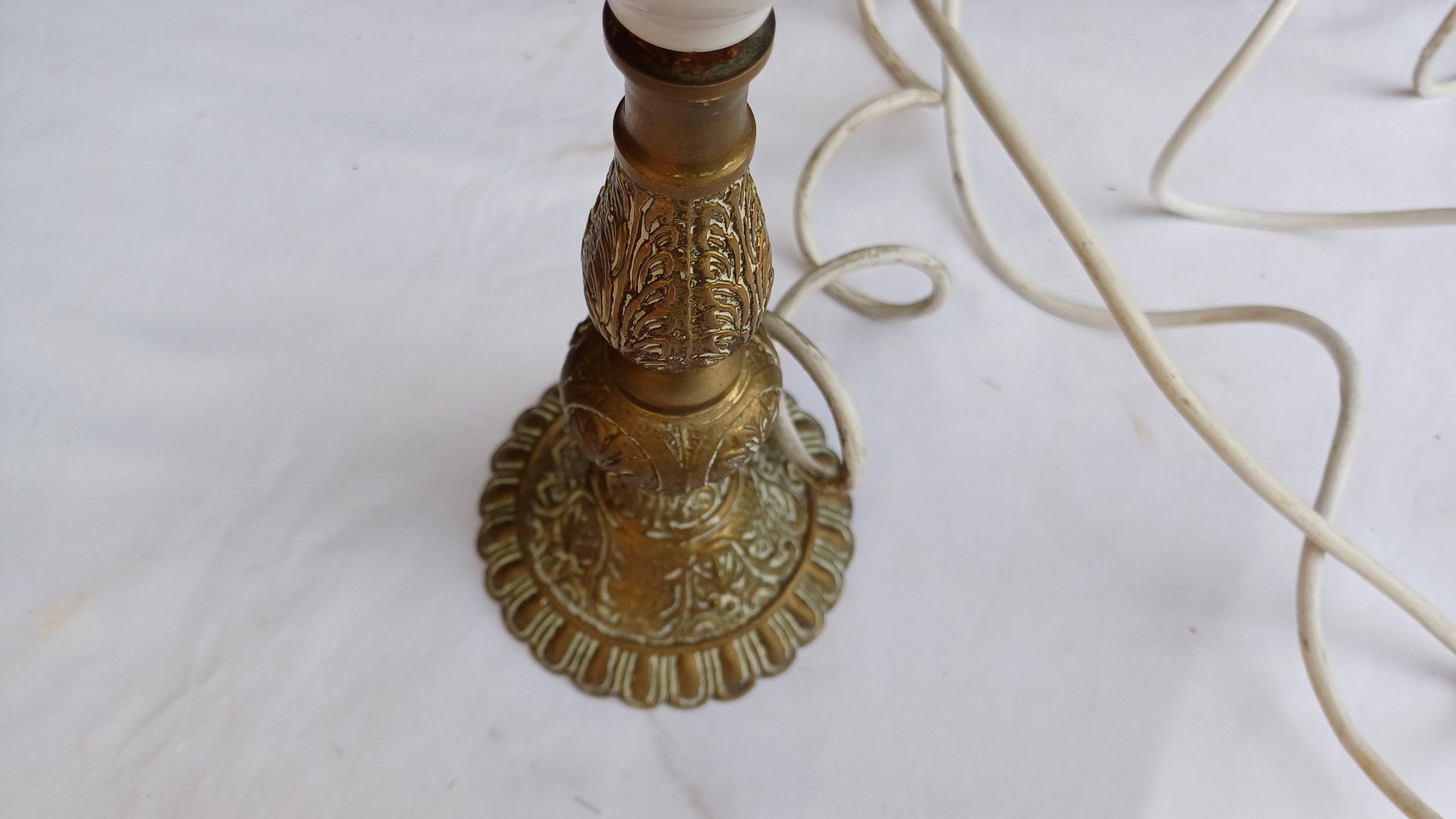 Endearing vintage metal engraved lamp - working condition - small and dainty