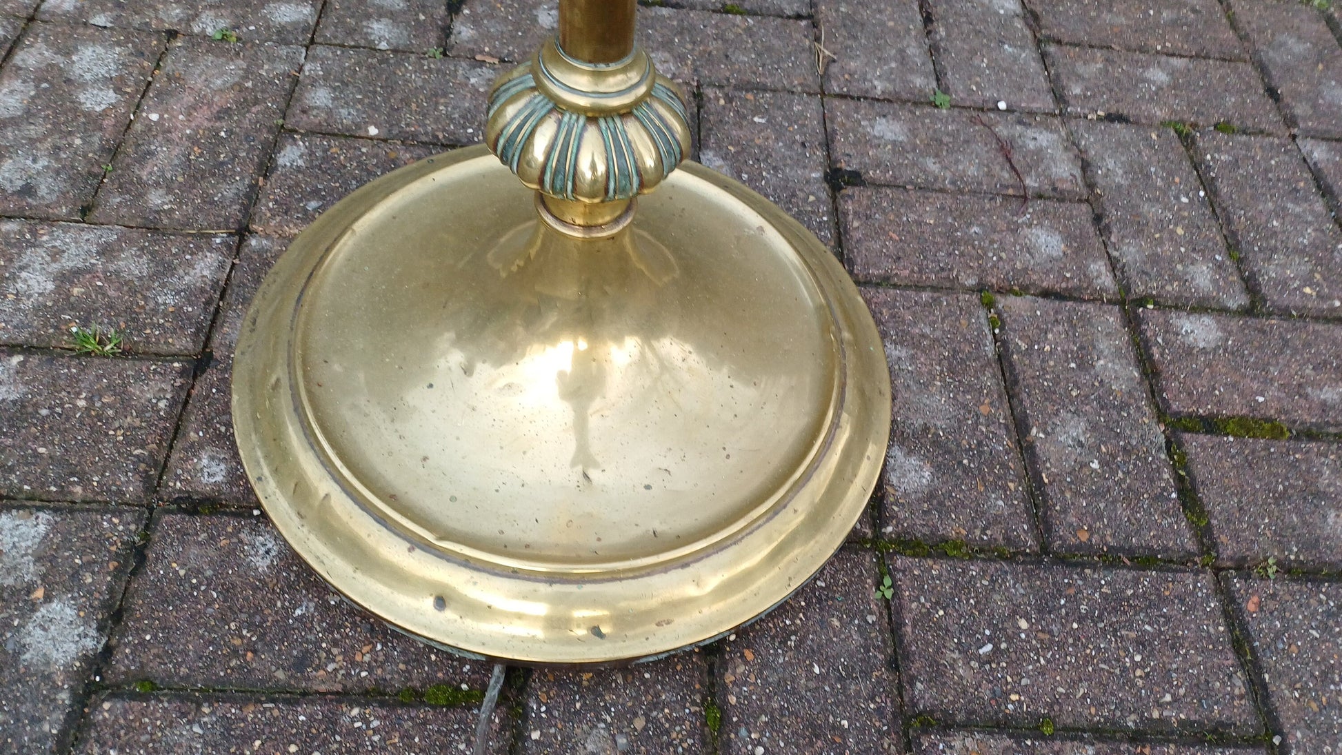 Impressive Top Quality Brass Victorian Standard Lamp. Very Heavy.