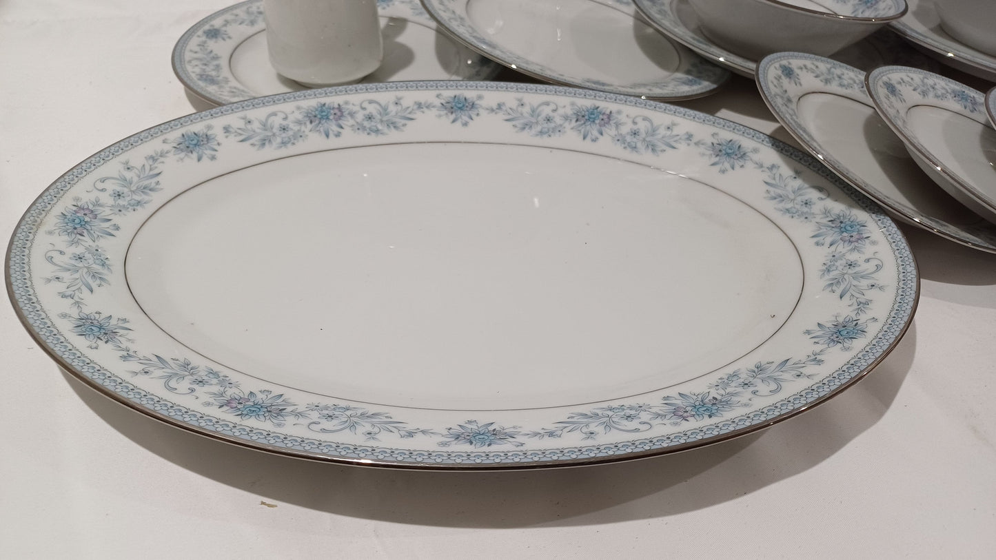 Noritaki Blue Hill - Part Dinner Service - 19 pieces incl meat plate - excellent condition