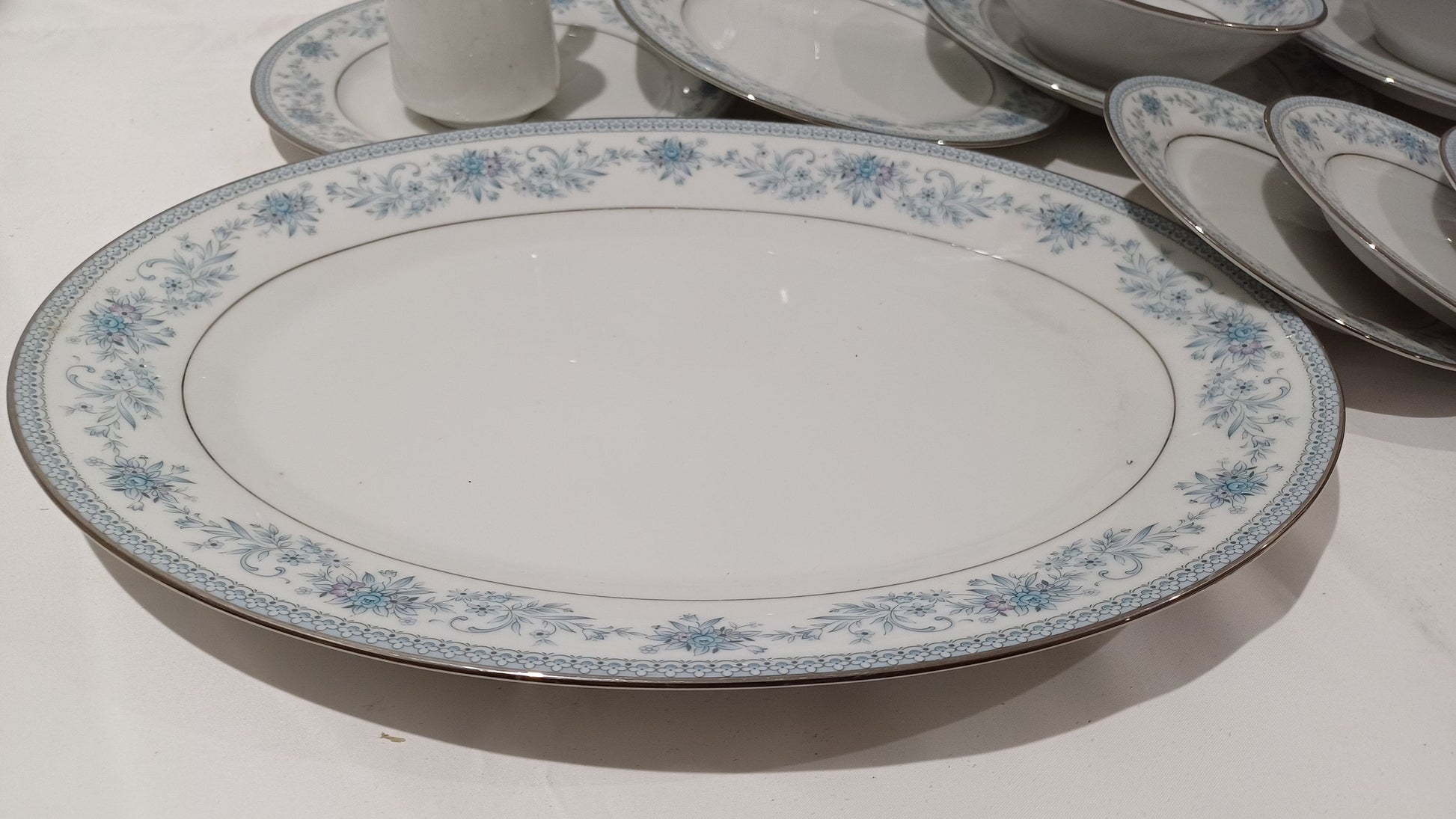 Noritaki Blue Hill - Part Dinner Service - 19 pieces incl meat plate - excellent condition