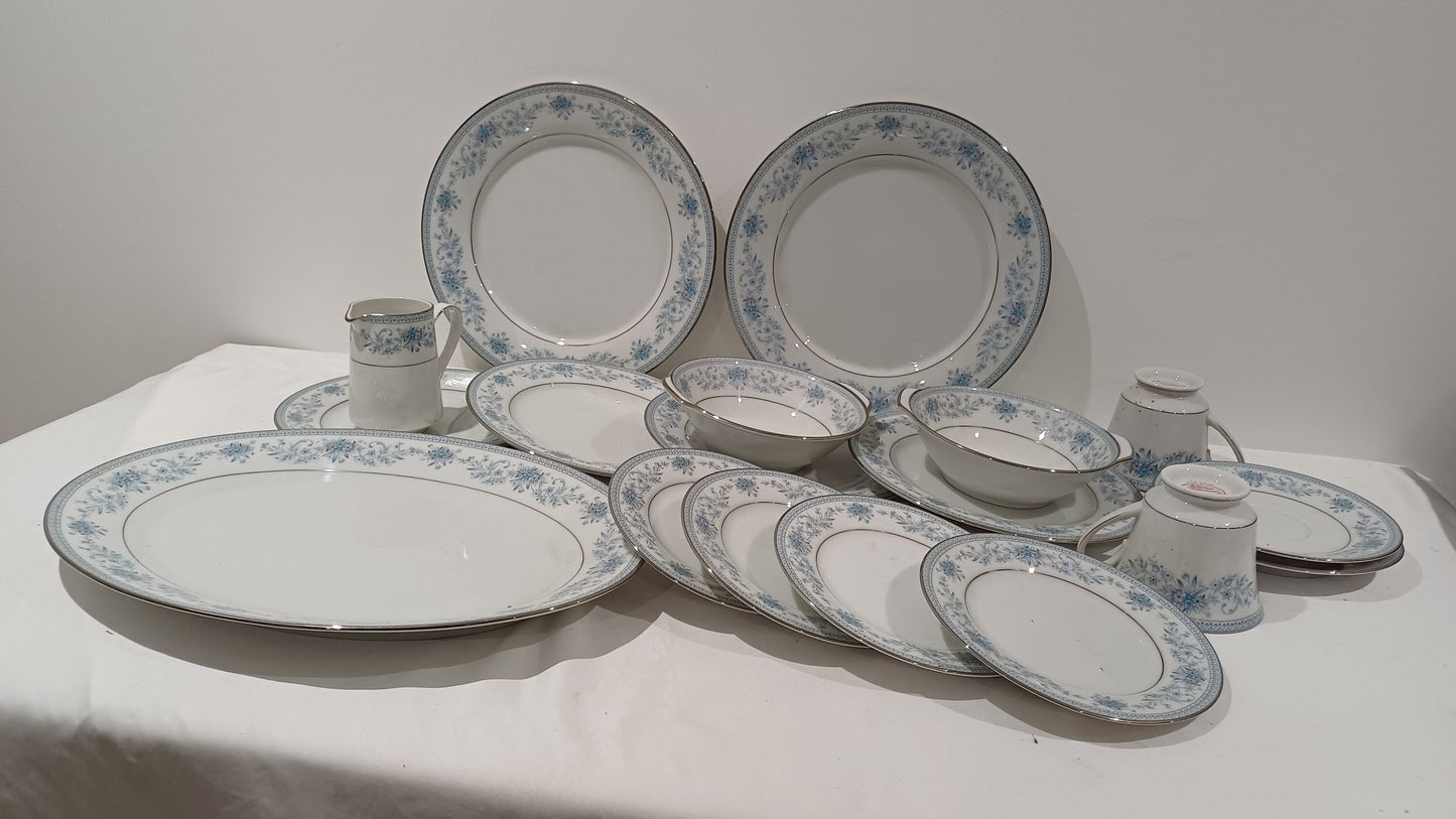 Noritaki Blue Hill - Part Dinner Service - 19 pieces incl meat plate - excellent condition