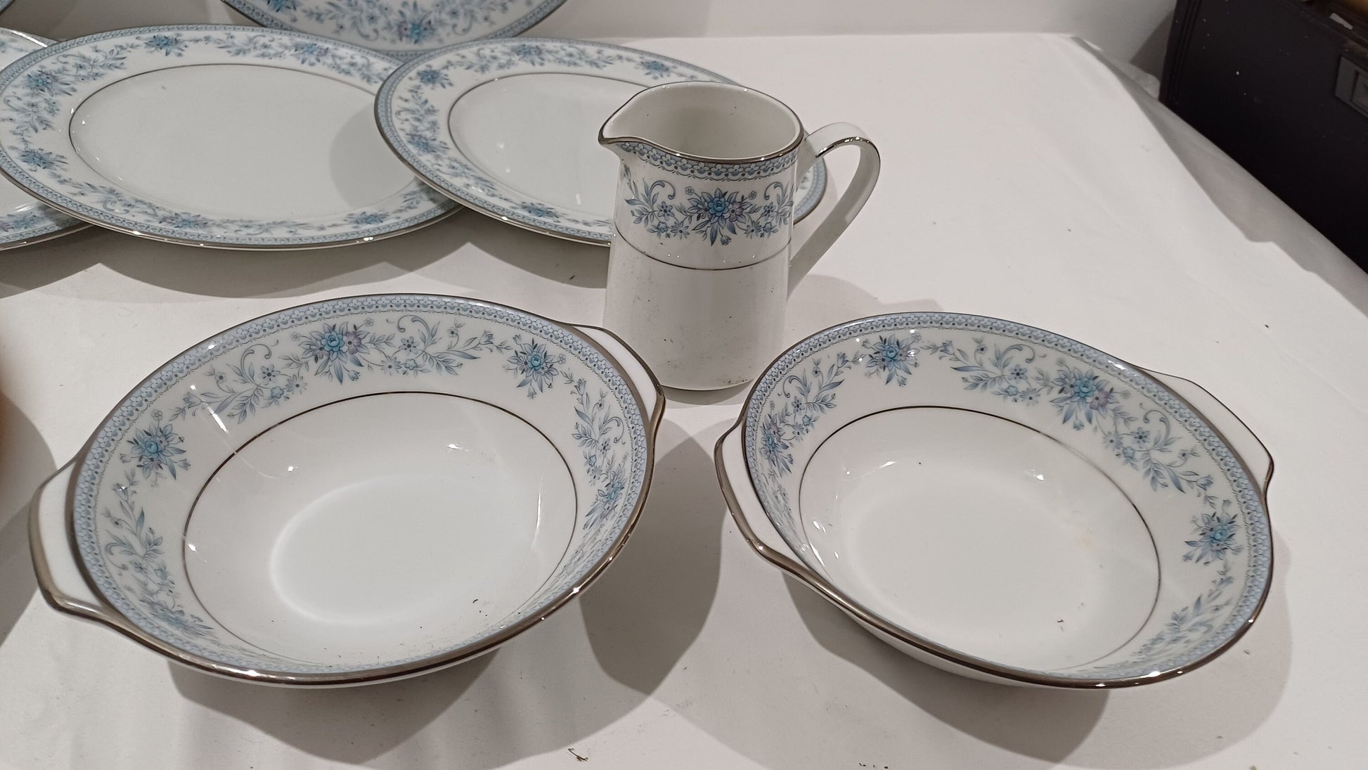 Noritaki Blue Hill - Part Dinner Service - 19 pieces incl meat plate - excellent condition