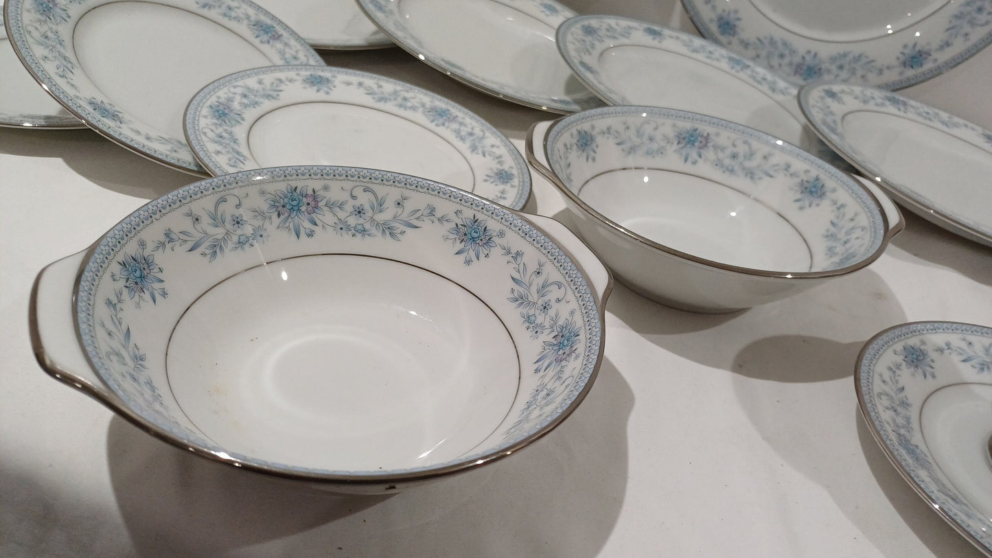 Noritake Blue Hill Part Dinner Service 20 pieces - excellent condition