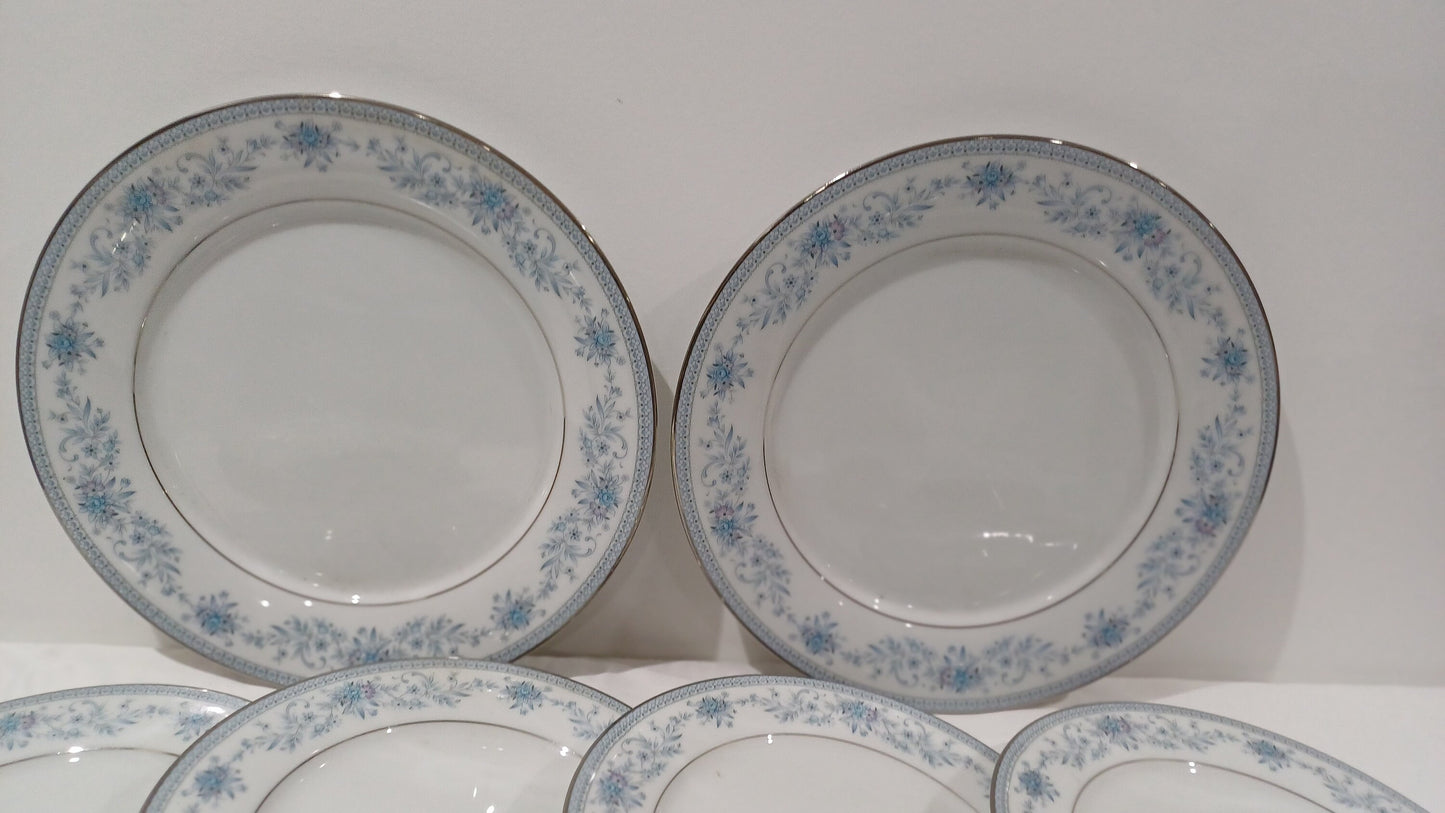 Noritake Blue Hill Part Dinner Service 20 pieces - excellent condition