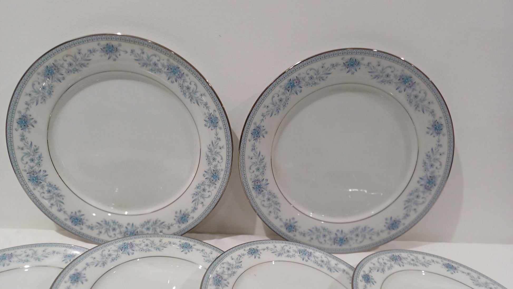 Noritake Blue Hill Part Dinner Service 20 pieces - excellent condition