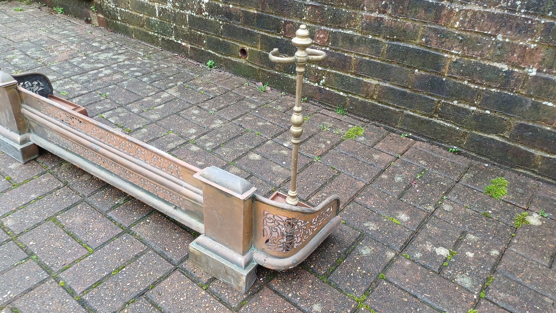 Outstanding Vintage Victorian Brass Fender Fire Iron Upright Holder
