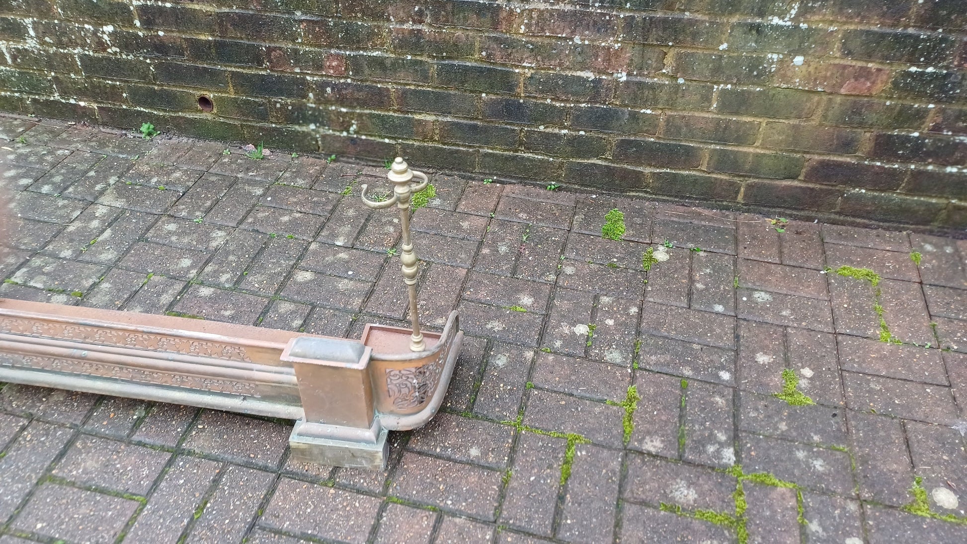 Outstanding Vintage Victorian Brass Fender Fire Iron Upright Holder
