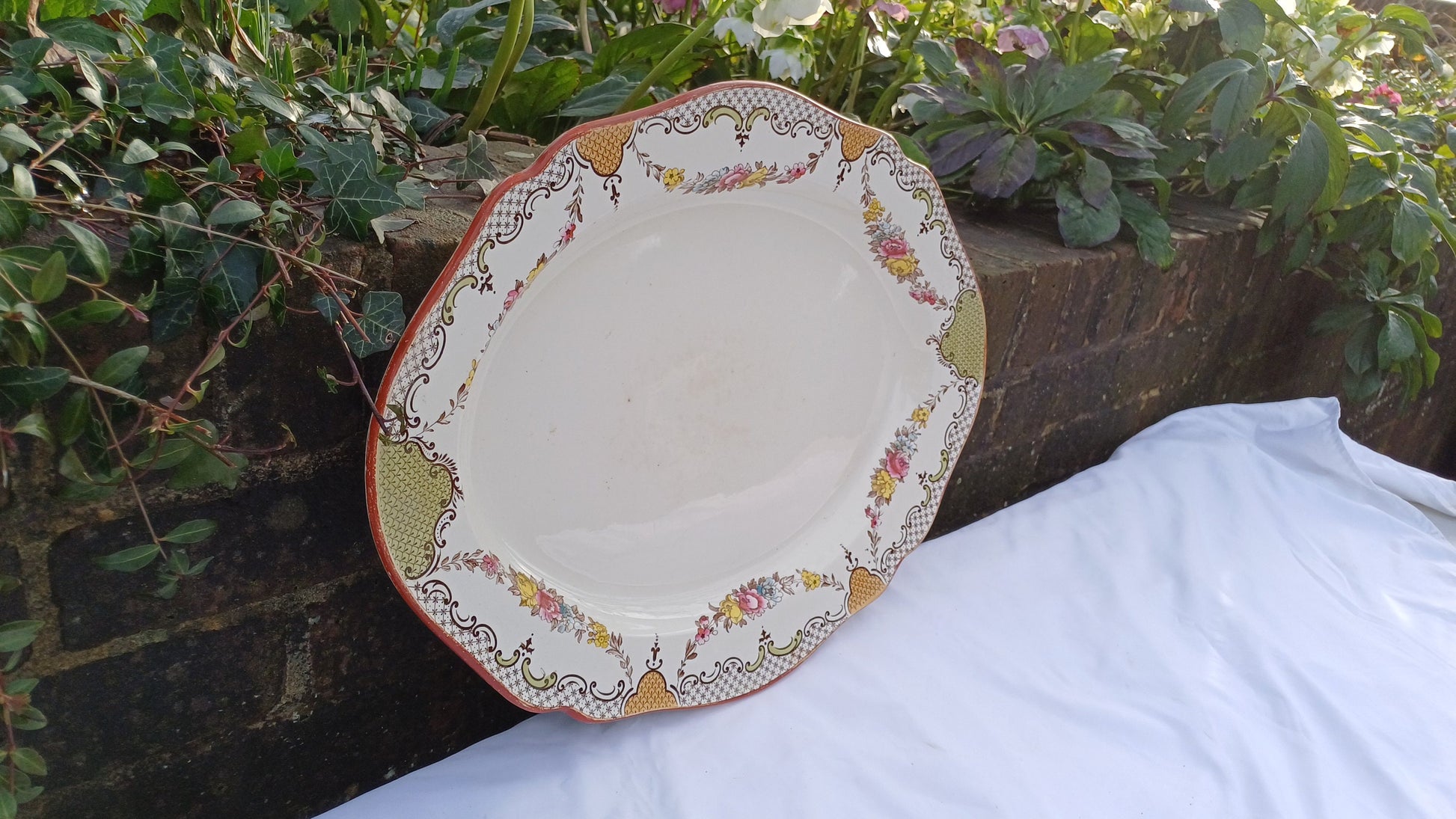 Huge Vintage Victorian Wedgwood Serving Plate Platter Fish Meat or Pastries ‘Pandora’ Pattern.