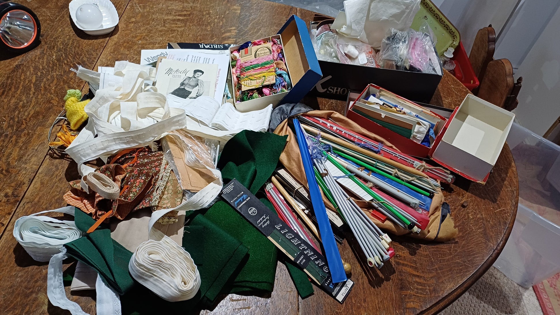 Superb Top Quality Sewing Workbox Needlework Solid Wood Cotton Reel Drawer Plus Contents
