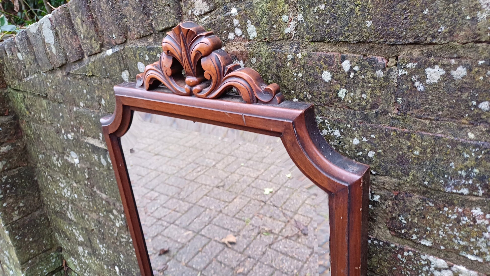 Superb Imposing Victorian Mahogany Wall Mirror Superb Quality. 99 x 47 cm