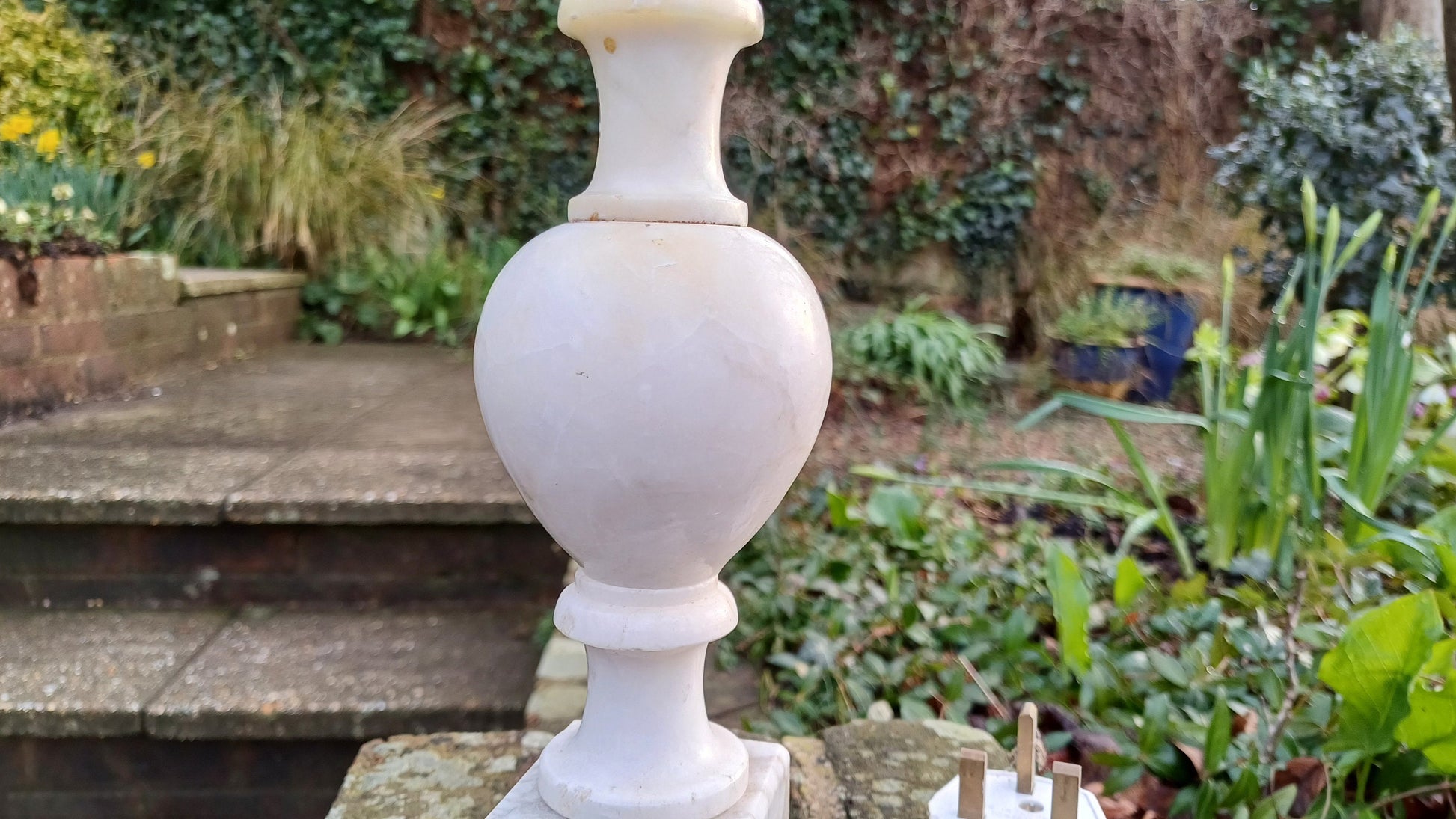 Gorgeous vintage grey / gray and white Alabaster (Marble, Onyx) Table Lamp - working table lamp - classic style Made In Italy