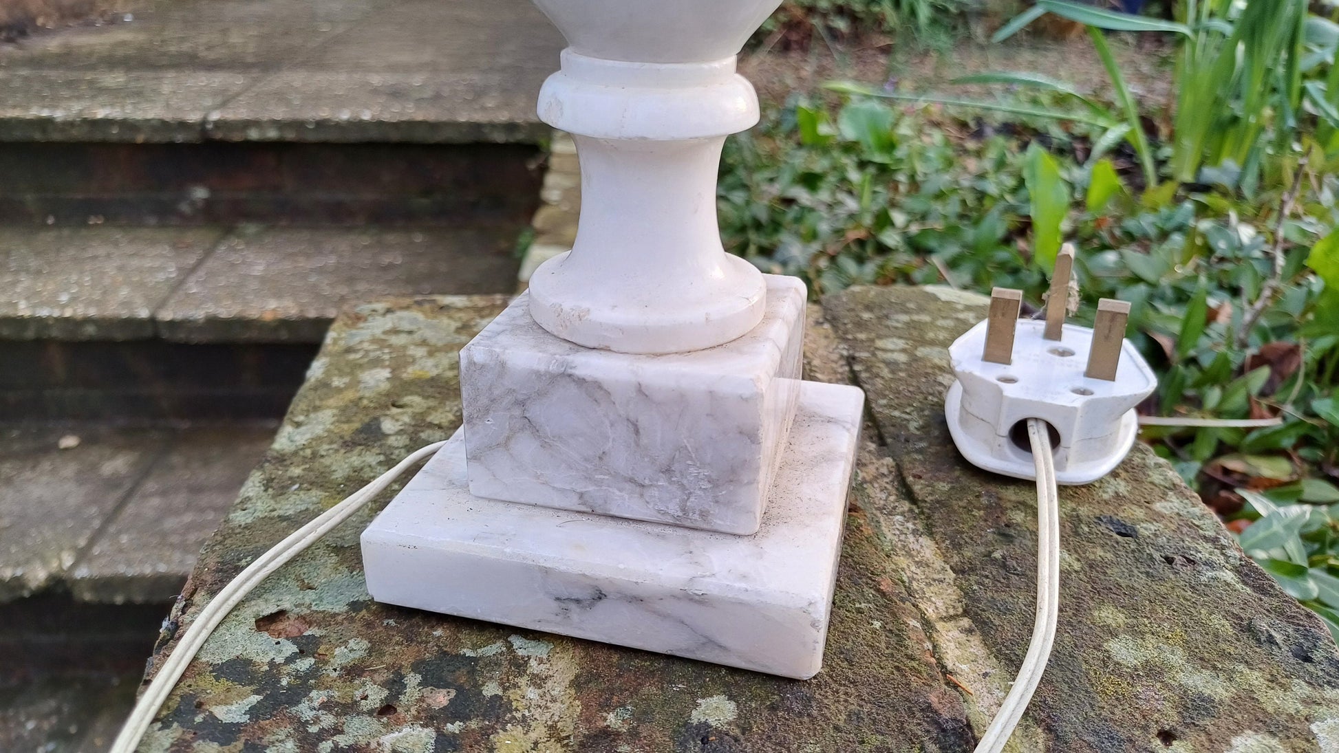 Gorgeous vintage grey / gray and white Alabaster (Marble, Onyx) Table Lamp - working table lamp - classic style Made In Italy