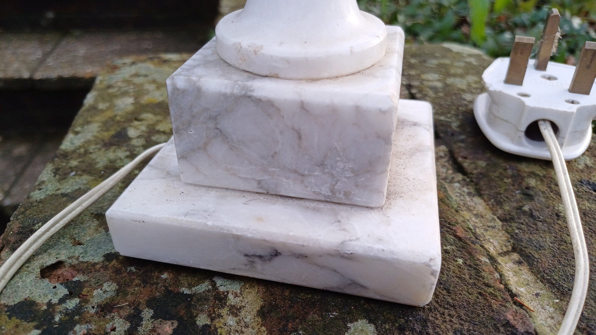 Gorgeous vintage grey / gray and white Alabaster (Marble, Onyx) Table Lamp - working table lamp - classic style Made In Italy