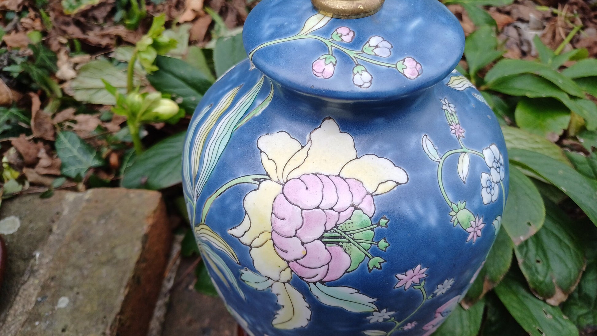 Attractive vintage ceramic pair of oriental style lamps, floral design, working conditions