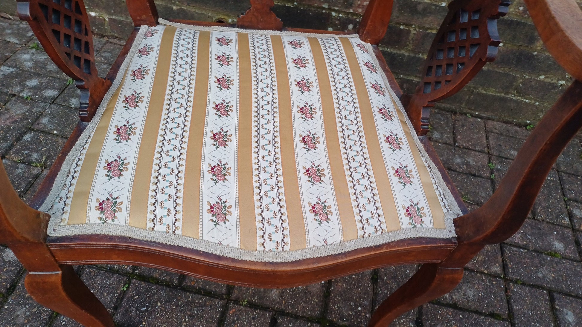 Vintage Ornate Mahogany Occasional Decorative Upholstered Chair.