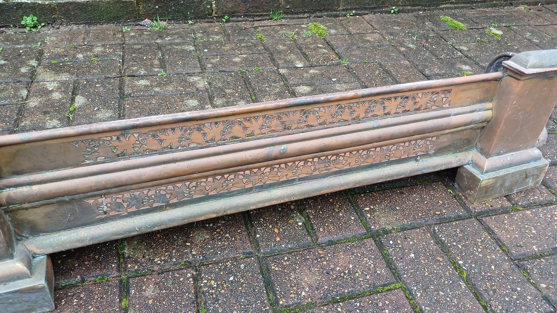 Outstanding Vintage Victorian Brass Fender Fire Iron Upright Holder