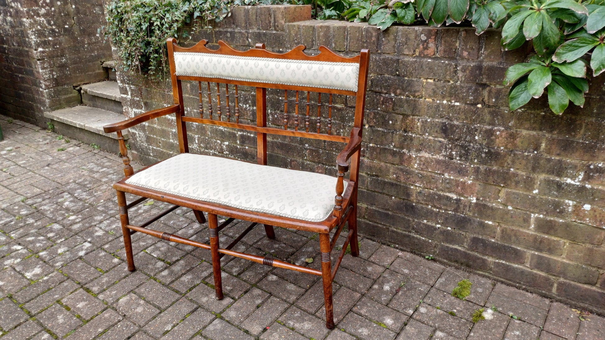 Beautiful Double Seated Edwardian Mahogany Upholstered Chair