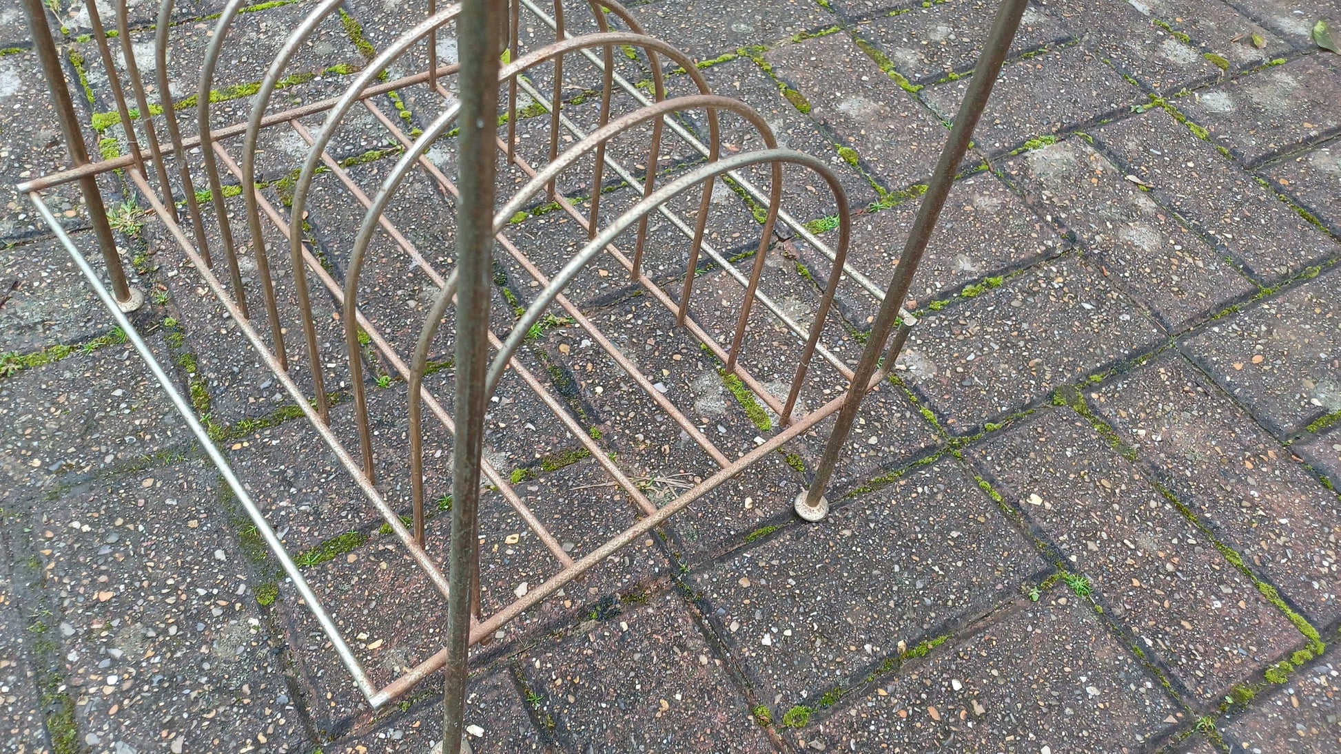 A Superb Vintage Retro 1960s 12 inch LP Metal Record Rack