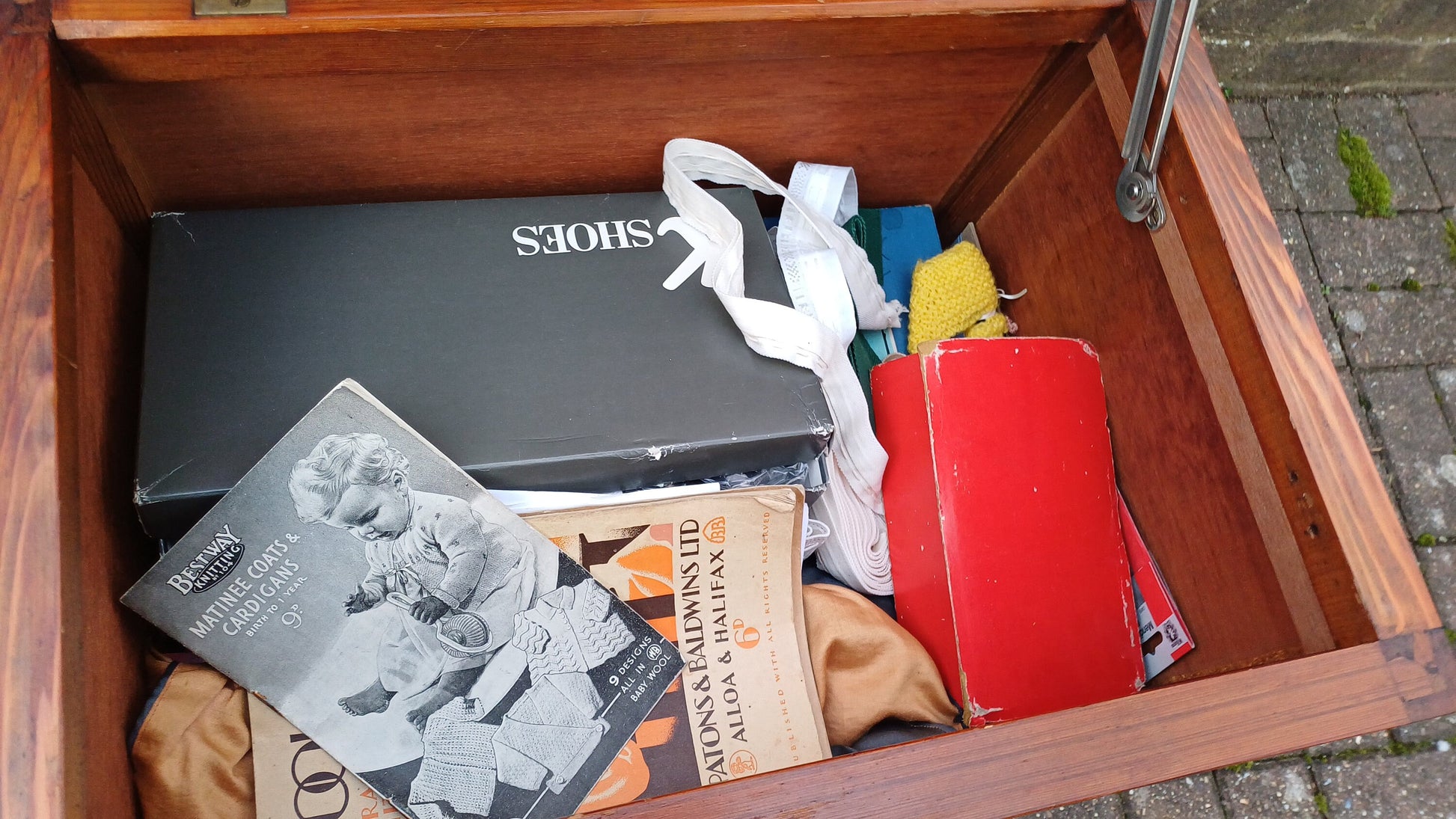Superb Top Quality Sewing Workbox Needlework Solid Wood Cotton Reel Drawer Plus Contents