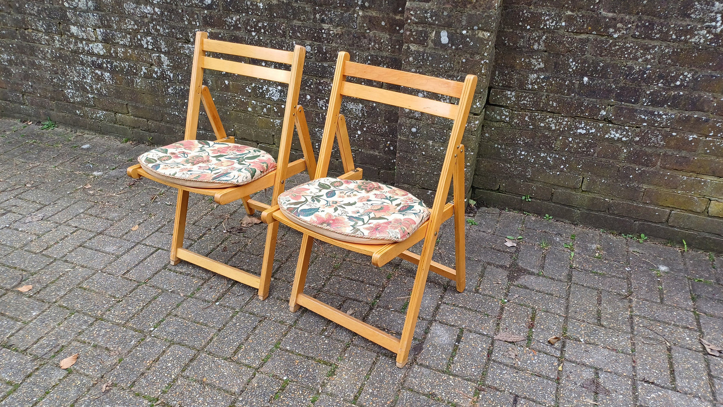 Lovely Pair of Wooden 90s Folding Occasional Chairs with Soft Cushions