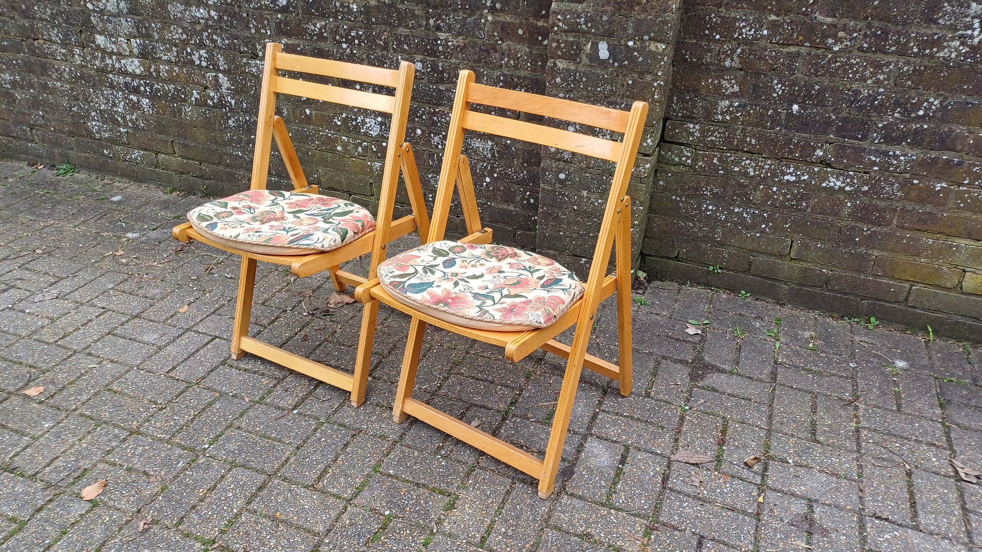 Lovely Pair of Wooden 90s Folding Occasional Chairs with Soft Cushions