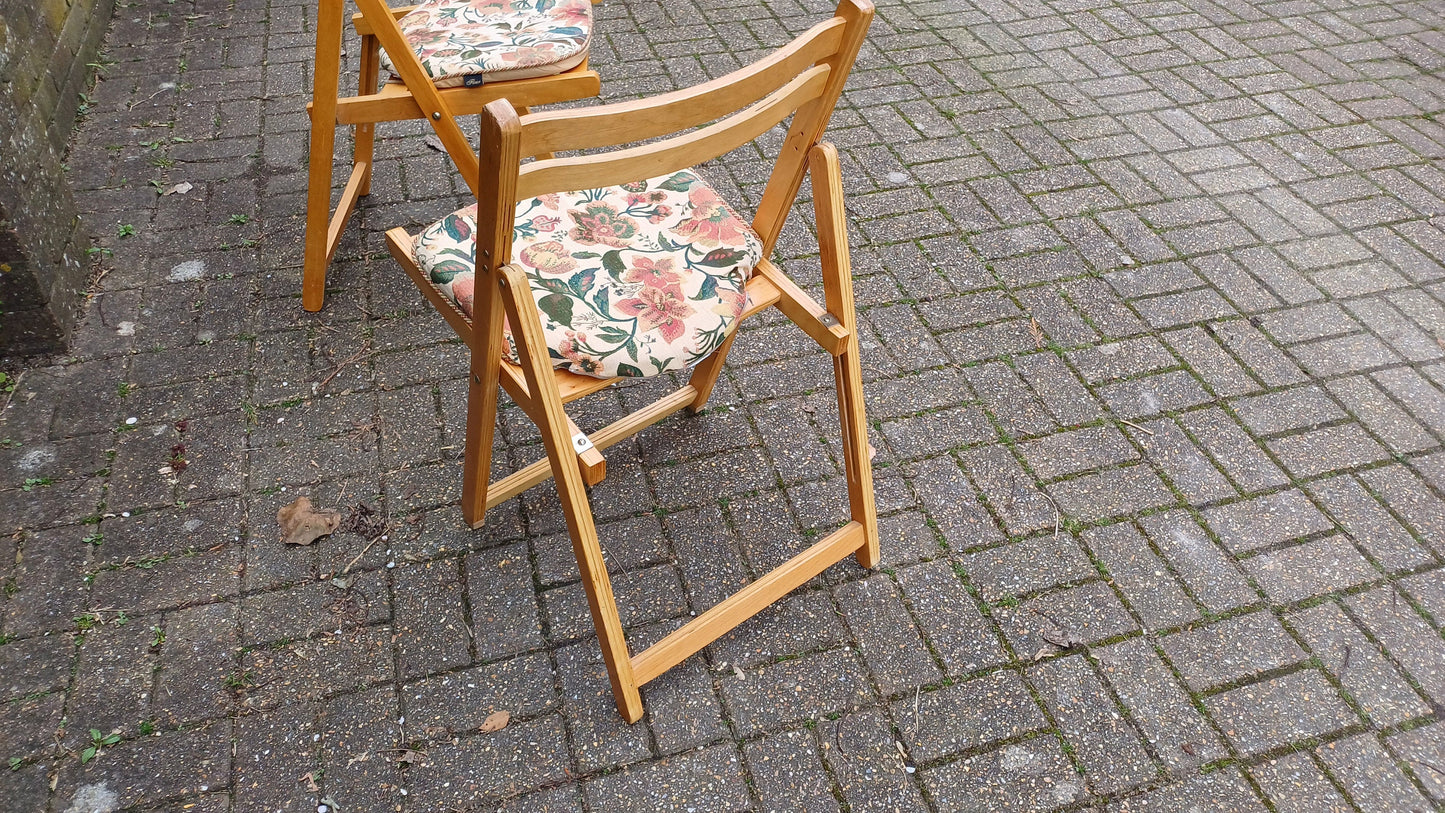 Lovely Pair of Wooden 90s Folding Occasional Chairs with Soft Cushions
