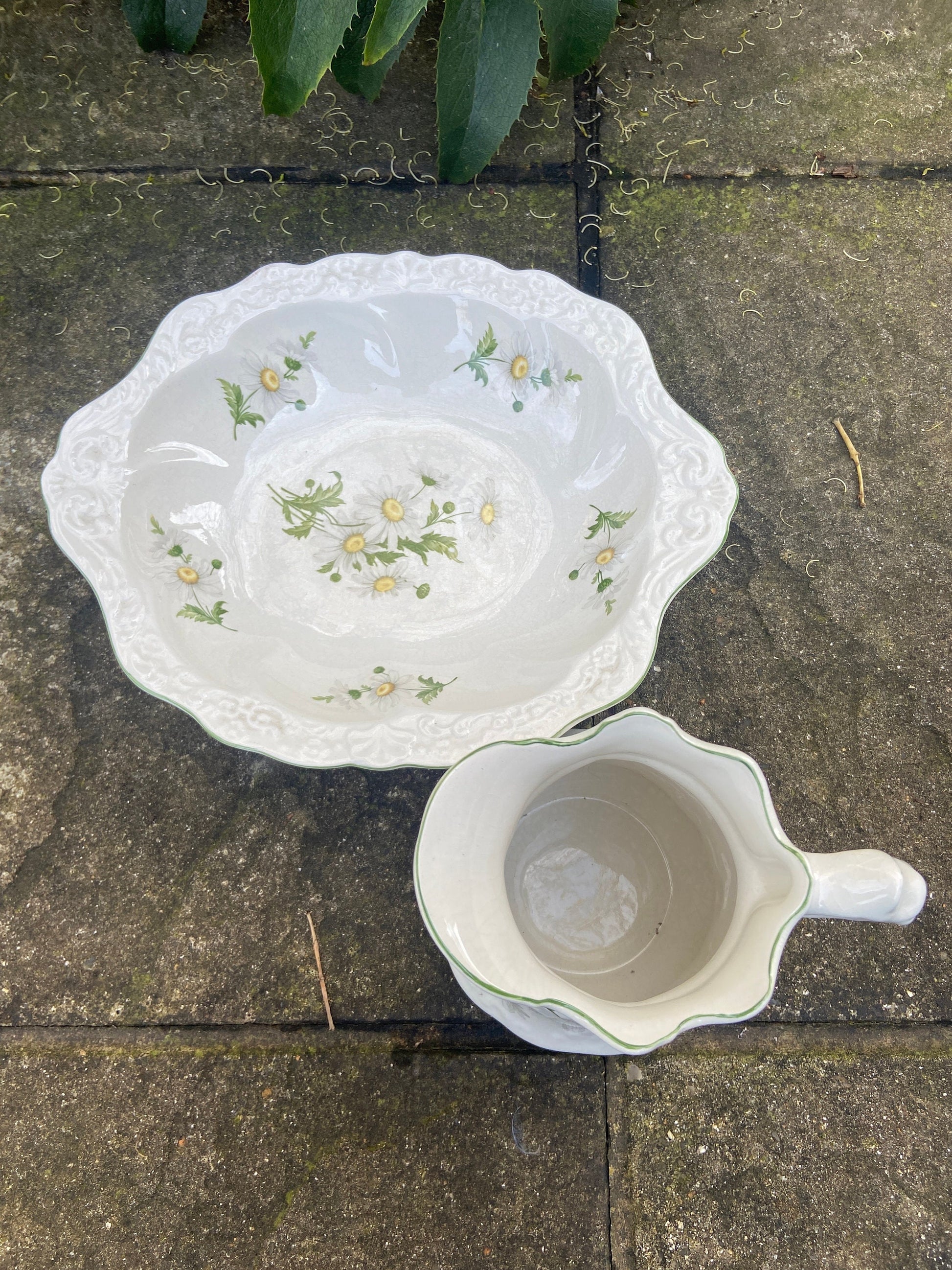 Vintage Daisy Old Foley Jug and Basin set from 1970s, Made in England, Smaller Size