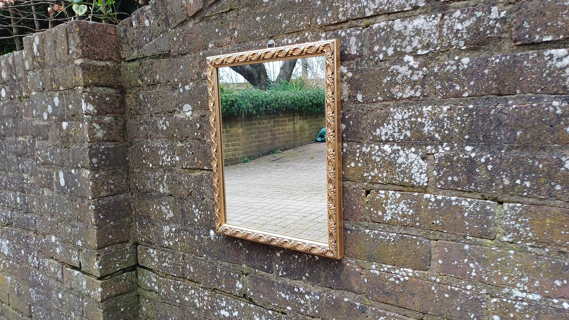 Vintage Gold Gilt 70’s Pretty Gilt Gold Wall Mirror